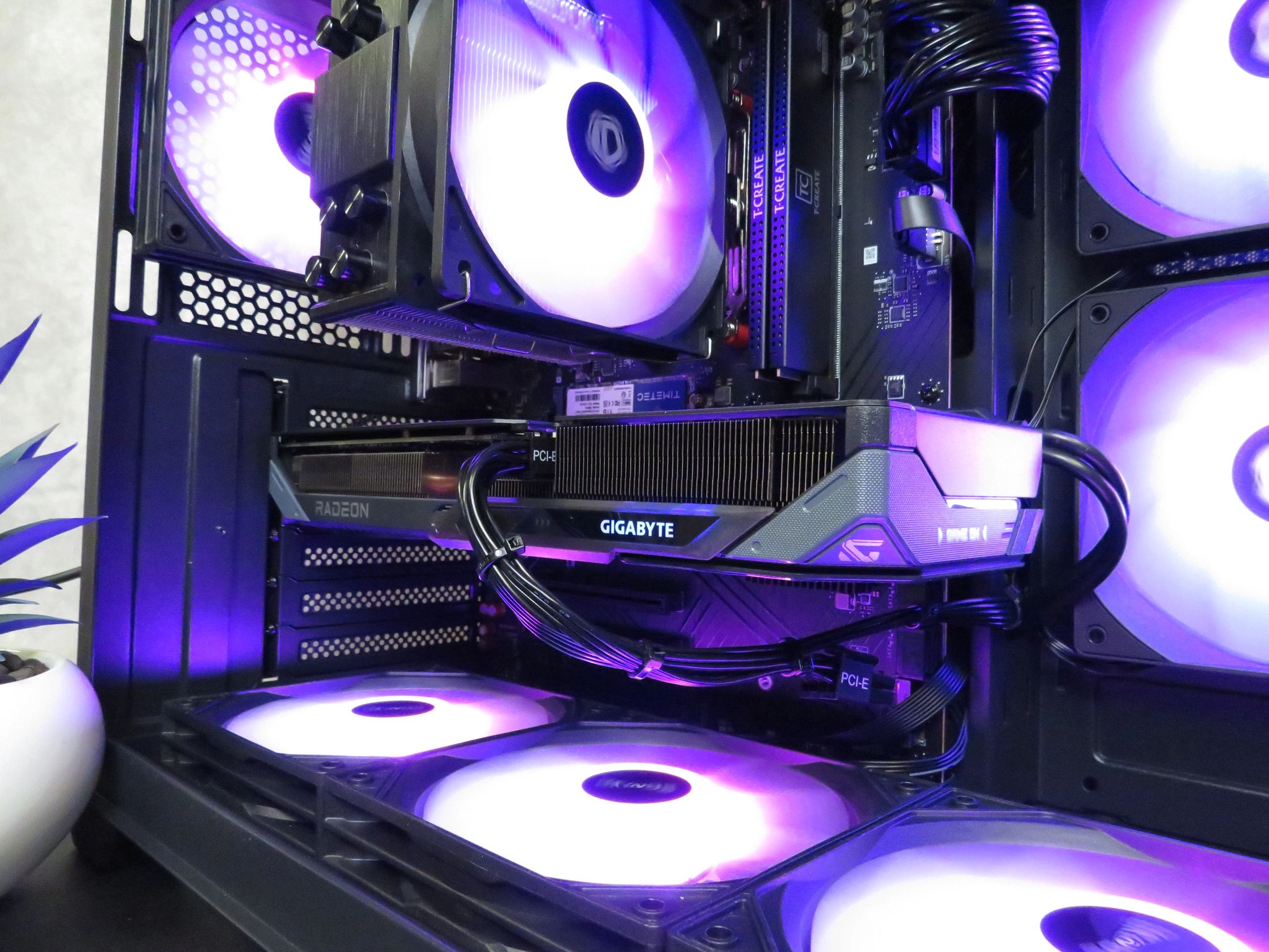 Latest Gen everything! Ryzen 5 9600X + RX 9060 XT (16 GB) + 32 GB DDR5 + 1 TB NVME