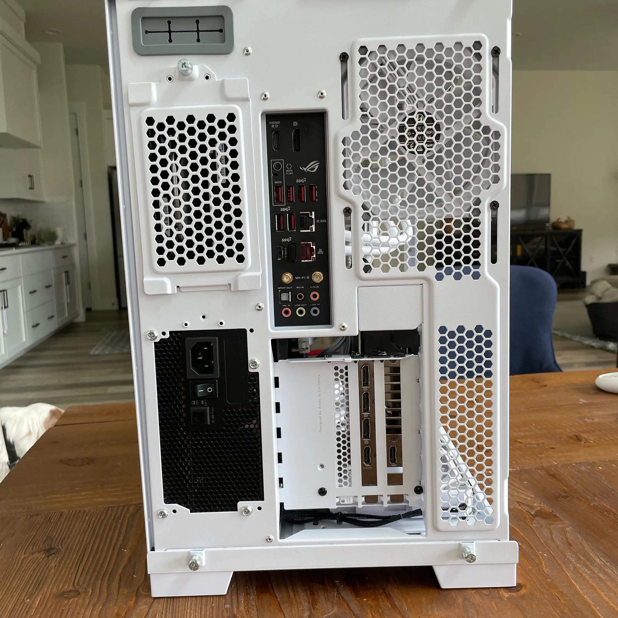 White Beast: RTX 3090 STRIX 24GB, Ryzen 9 5900X, 32GB DDR4 3600MHz Corsair Vengeance RAM, 5TB