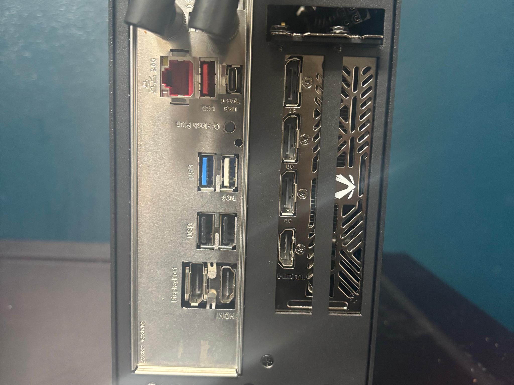 SFF GAMING PC RYZEN 7 7800X3D RTX 5060, 16GB RAM, 1TB NVMe SSD