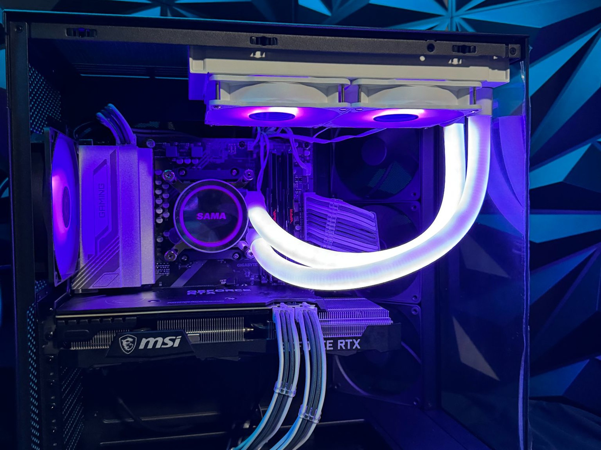 🌀Tusker Flow Glow🌀 Ryzen 5 7600X| RTX 3070| 32 GB DDR5| 2 TB NVME
