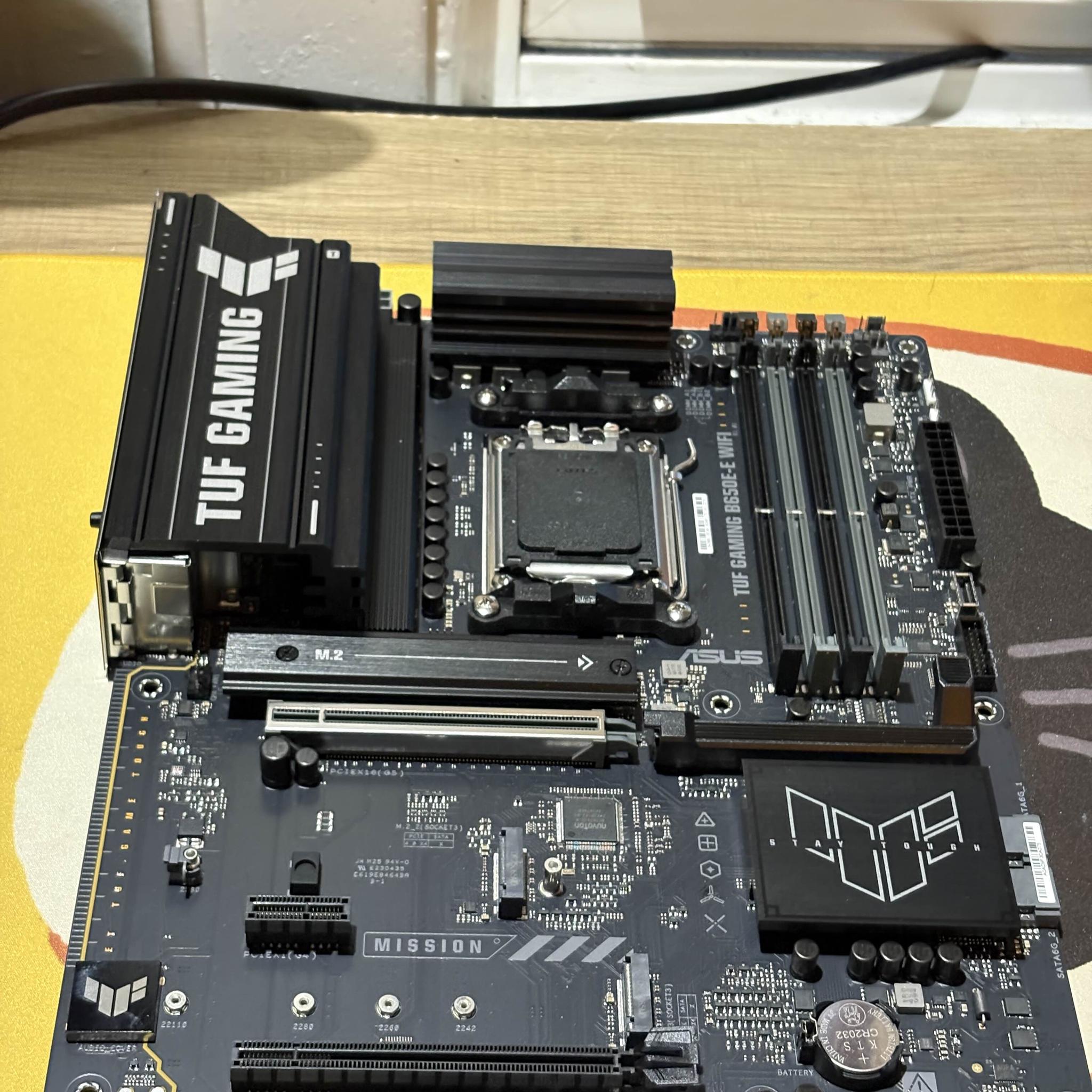 ASUS TUF B650E-E WIFI + Ryzen 5 7600X3D + 32GB DDR5-6000 (NEW)