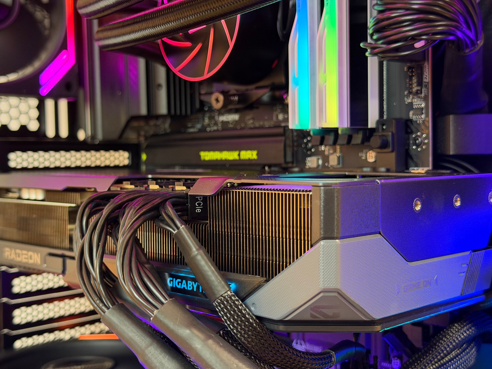 High-End Gaming PC – Ryzen 7 9800X3D | RX 9070 XT 16GB | 32GB DDR5 | 2TB 990 Pro