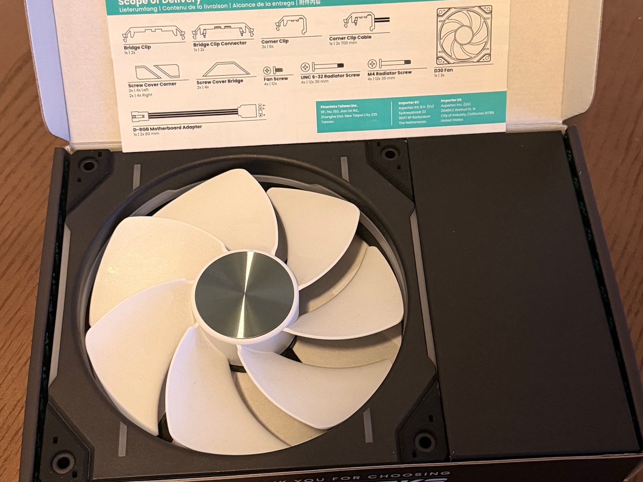 Phanteks D30 140 (7 Reversed, 1 Regular)