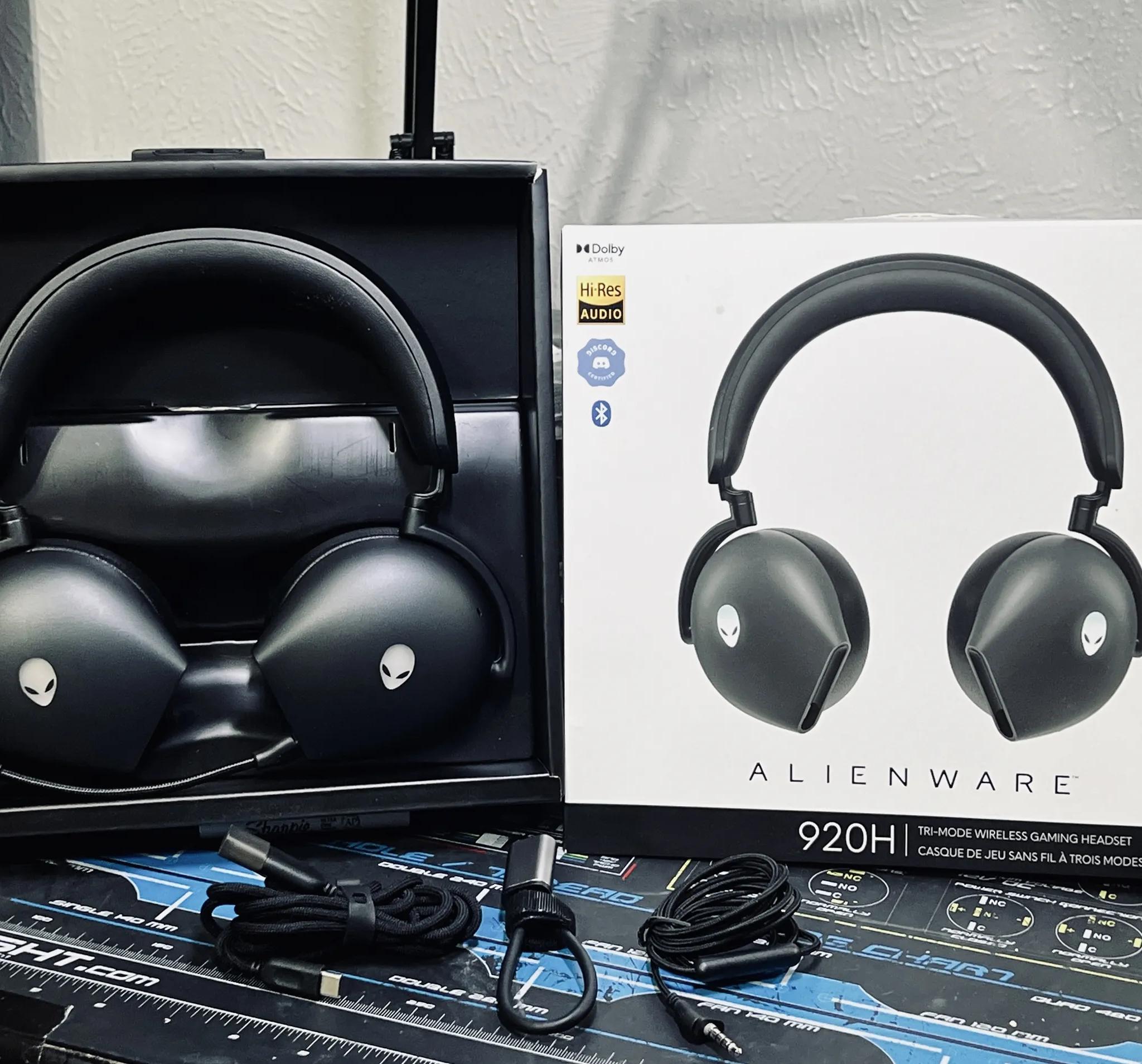 Alienware AW920H Tri-Mode Wireless Gaming Headset - Dark Side of the Moon (aka Black)