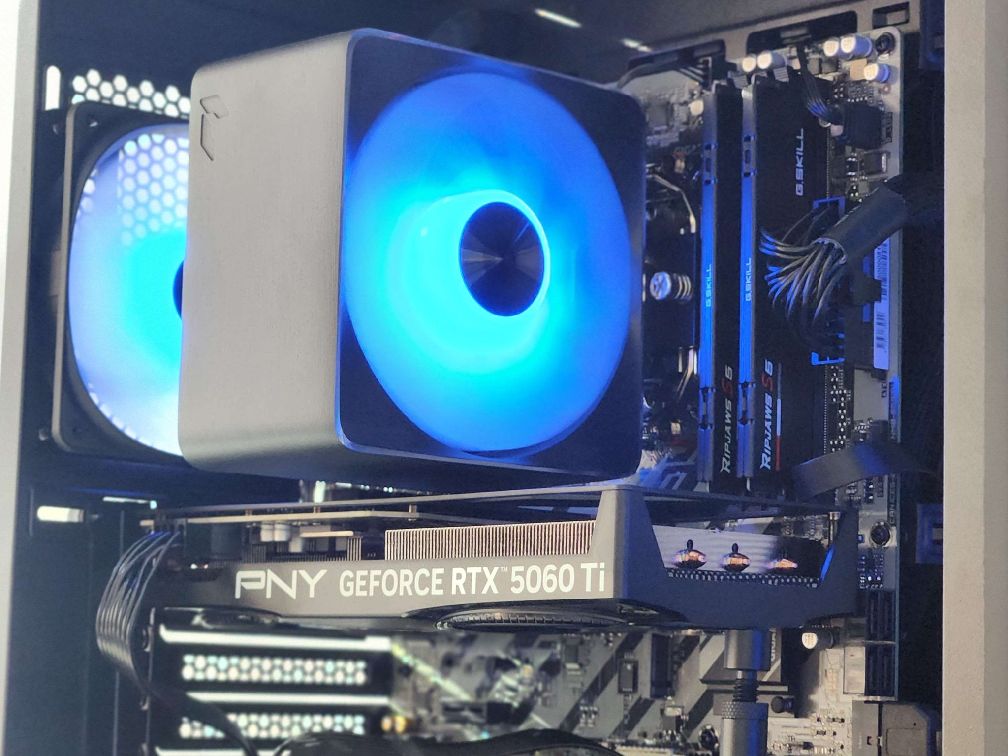 🍀RTX 5060 Ti 16GB | Ryzen 5 7600X | 32GB DDR5 | 2TB NVMe | WiFi | Windows 11