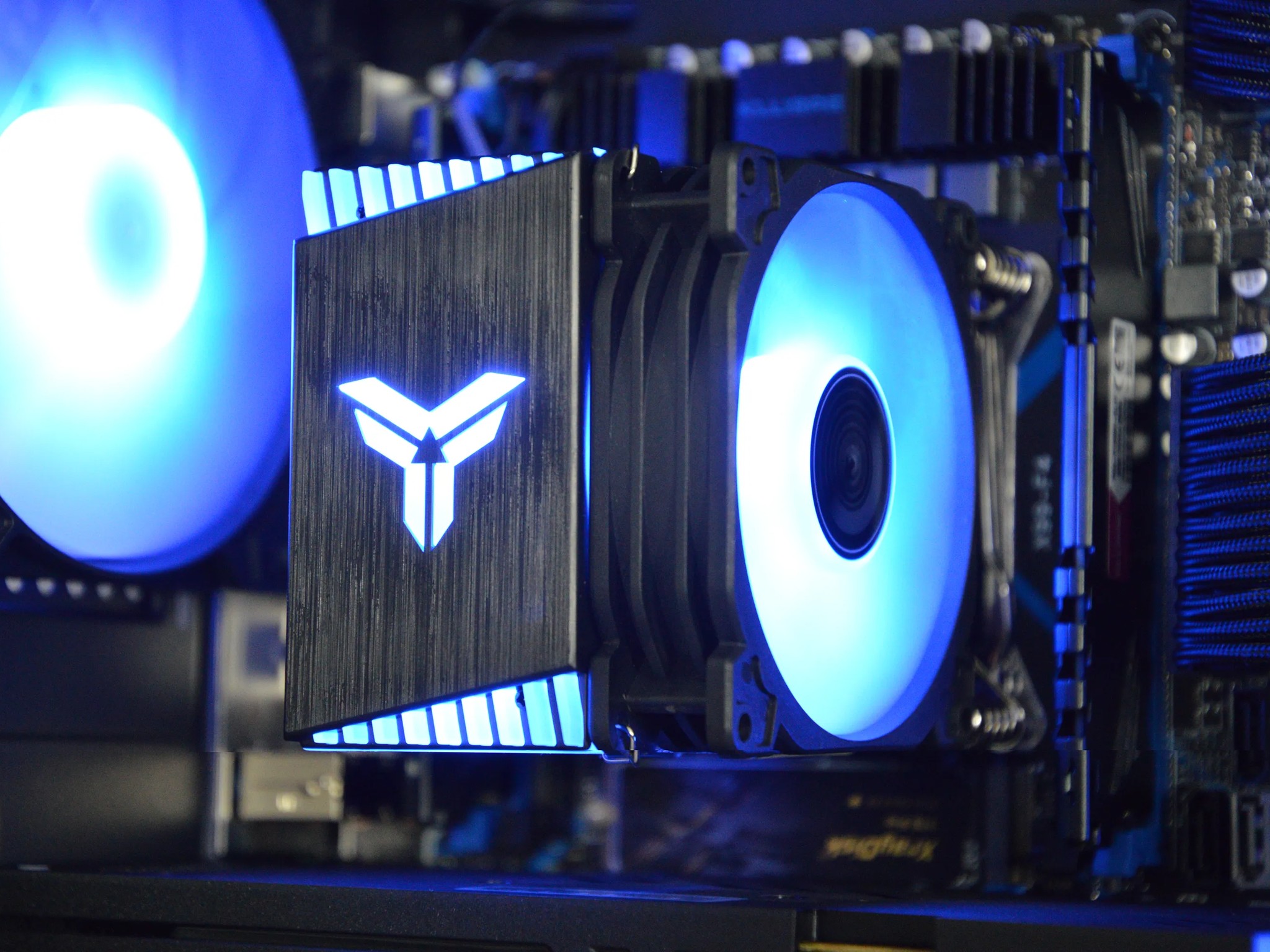 🟣⚫️| RX 580 8GB | INTEL XEON E5 2670 V3 | 16GB DDR4 RAM | 1TB NVME SSD | Royal Darkness |