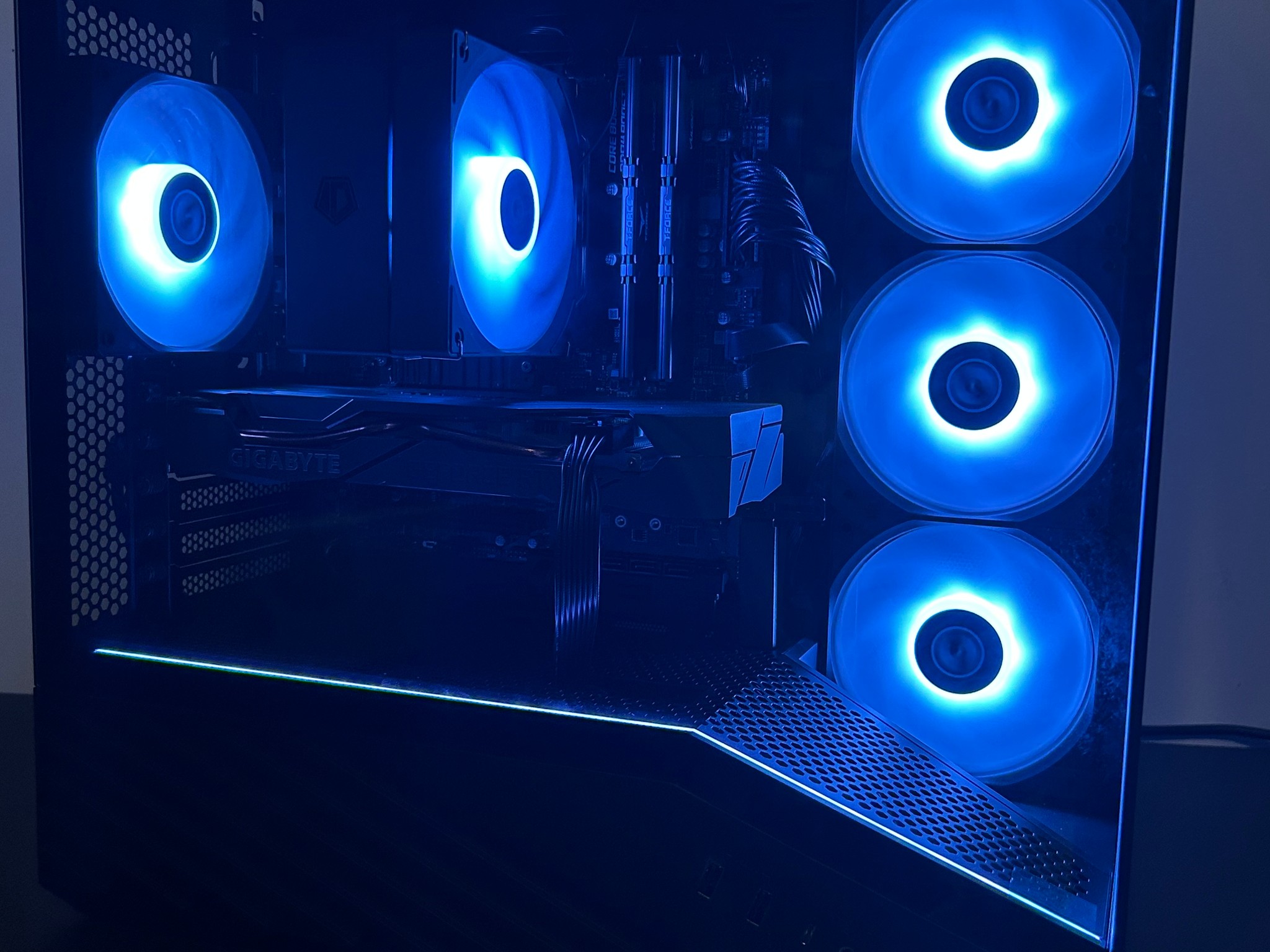 LIAN LI CASE, 5800x, 2060 super, 1tb ssd, RGB Gaming PC!