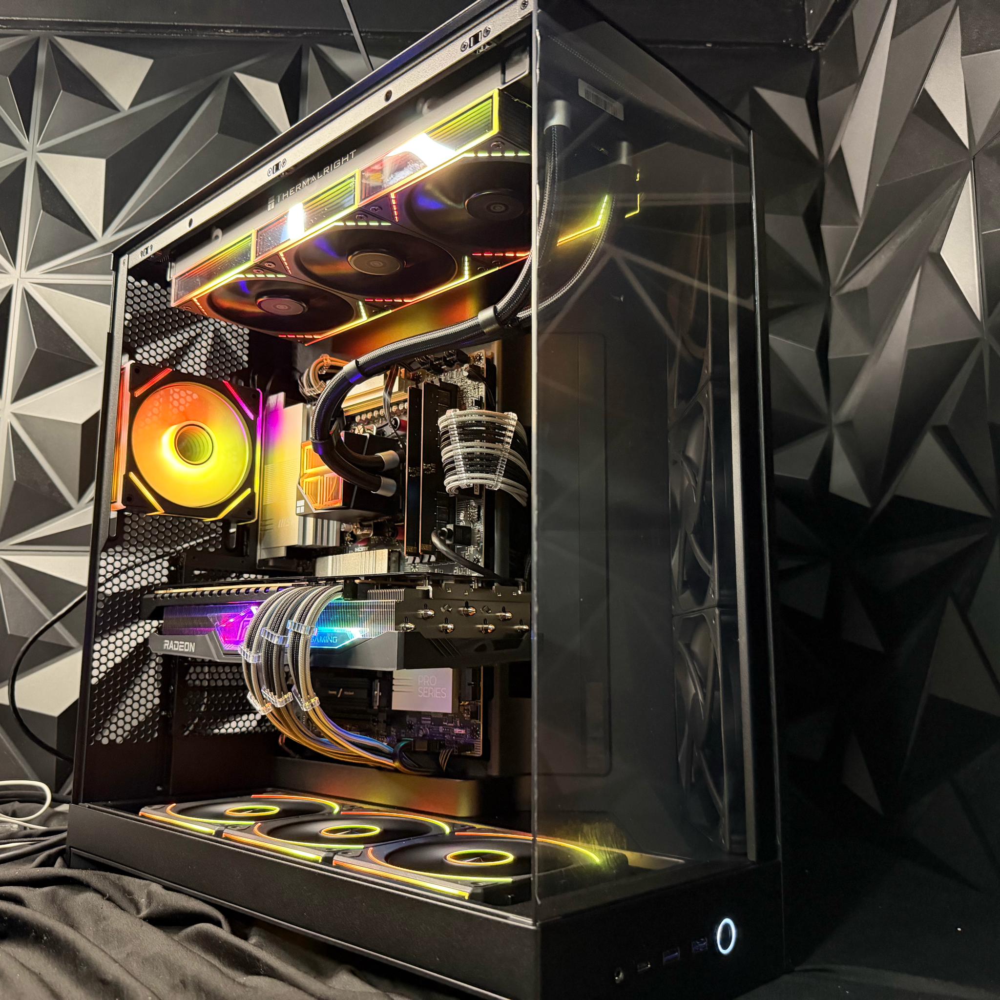 🌌⚡ NEON FLOW ⚡🌌Ryzen 9 9900X| RX 7900 XTX 24 GB | 64 GB DDR5| 4 TB NVMe| 1000W PSU