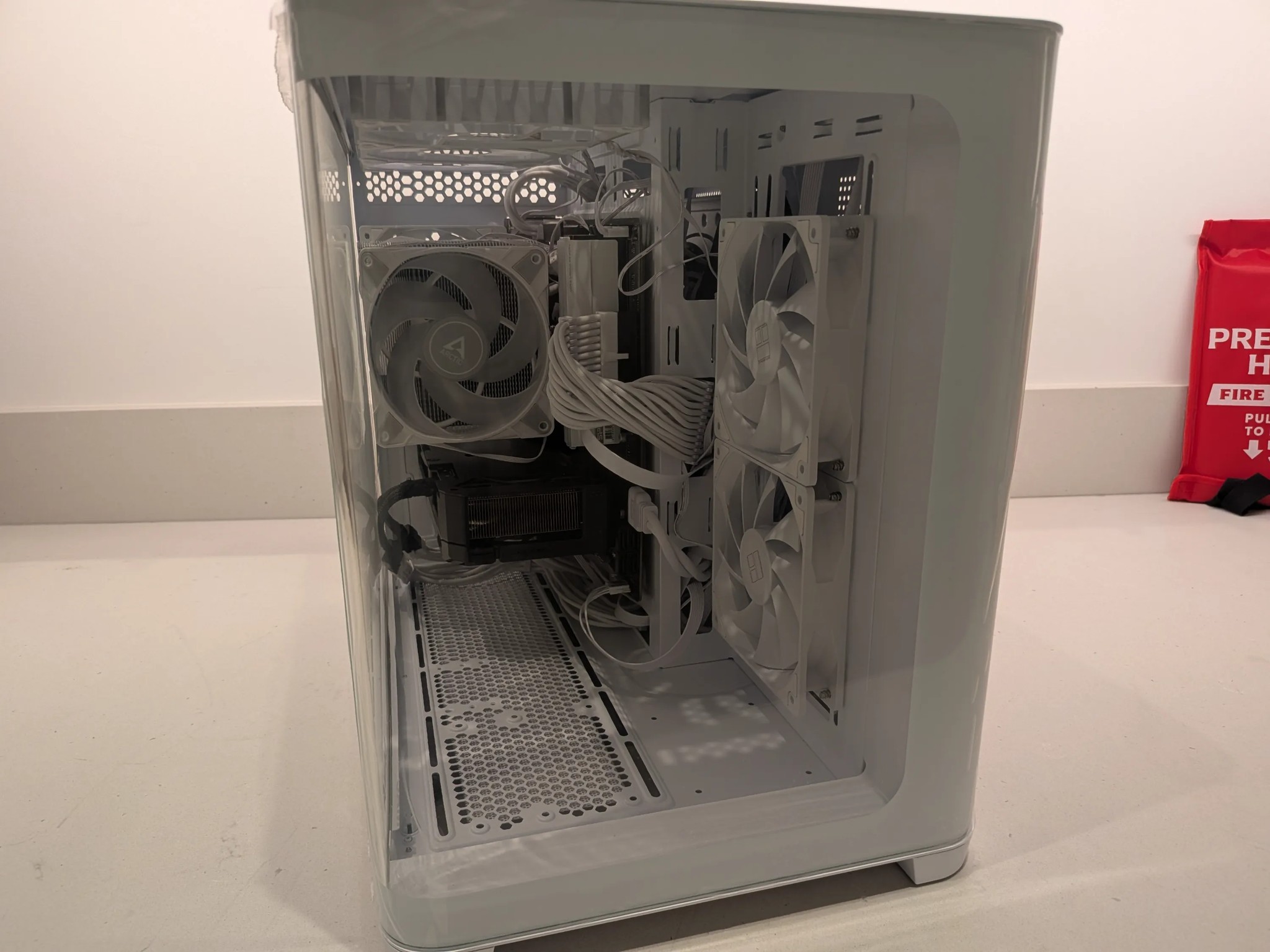 White Gaming PC - Ryzen 7600X, RTX 4070 Super, 32 GB DDR5, 1 TB