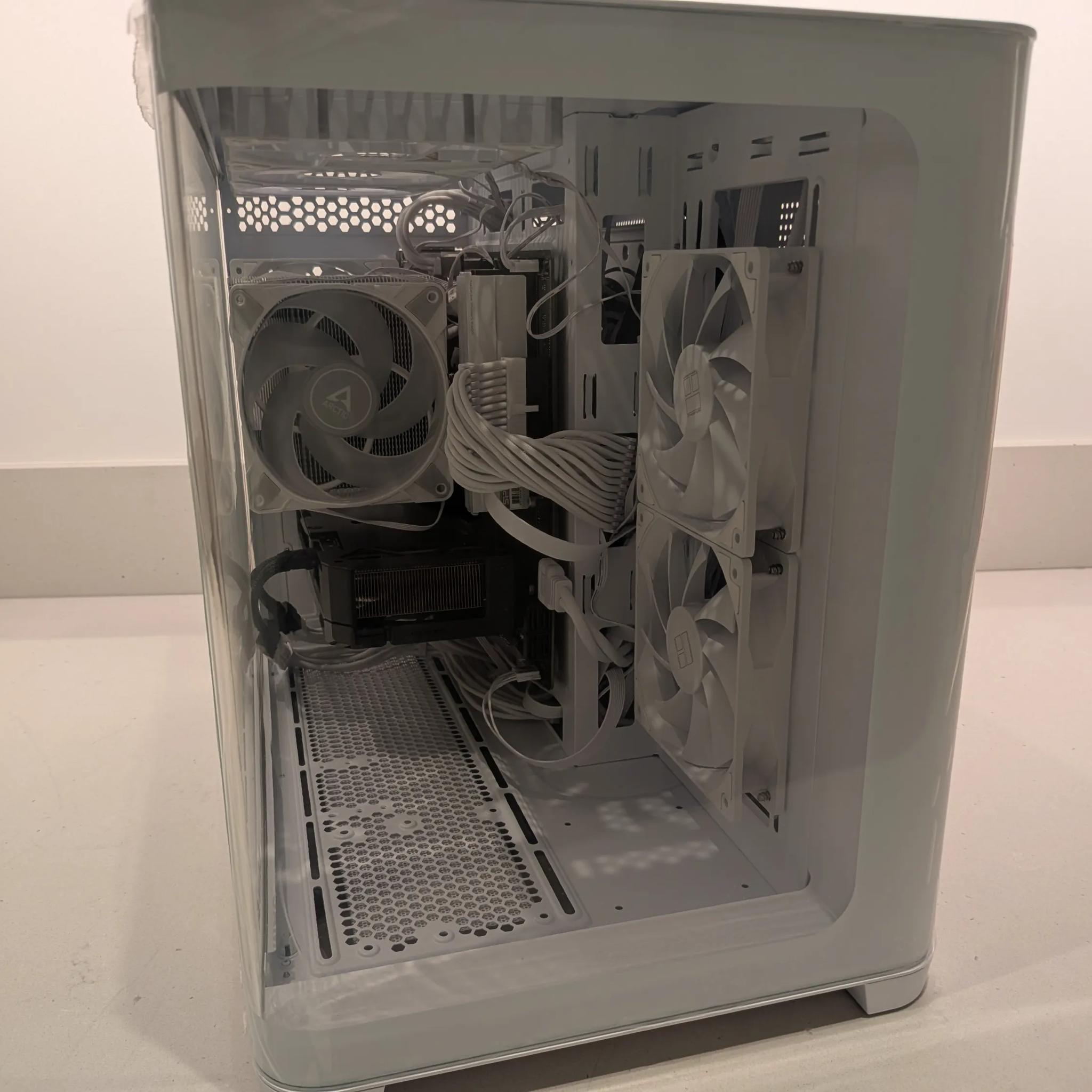 White Gaming PC - Ryzen 7600X, RTX 4070 Super, 32 GB DDR5, 1 TB