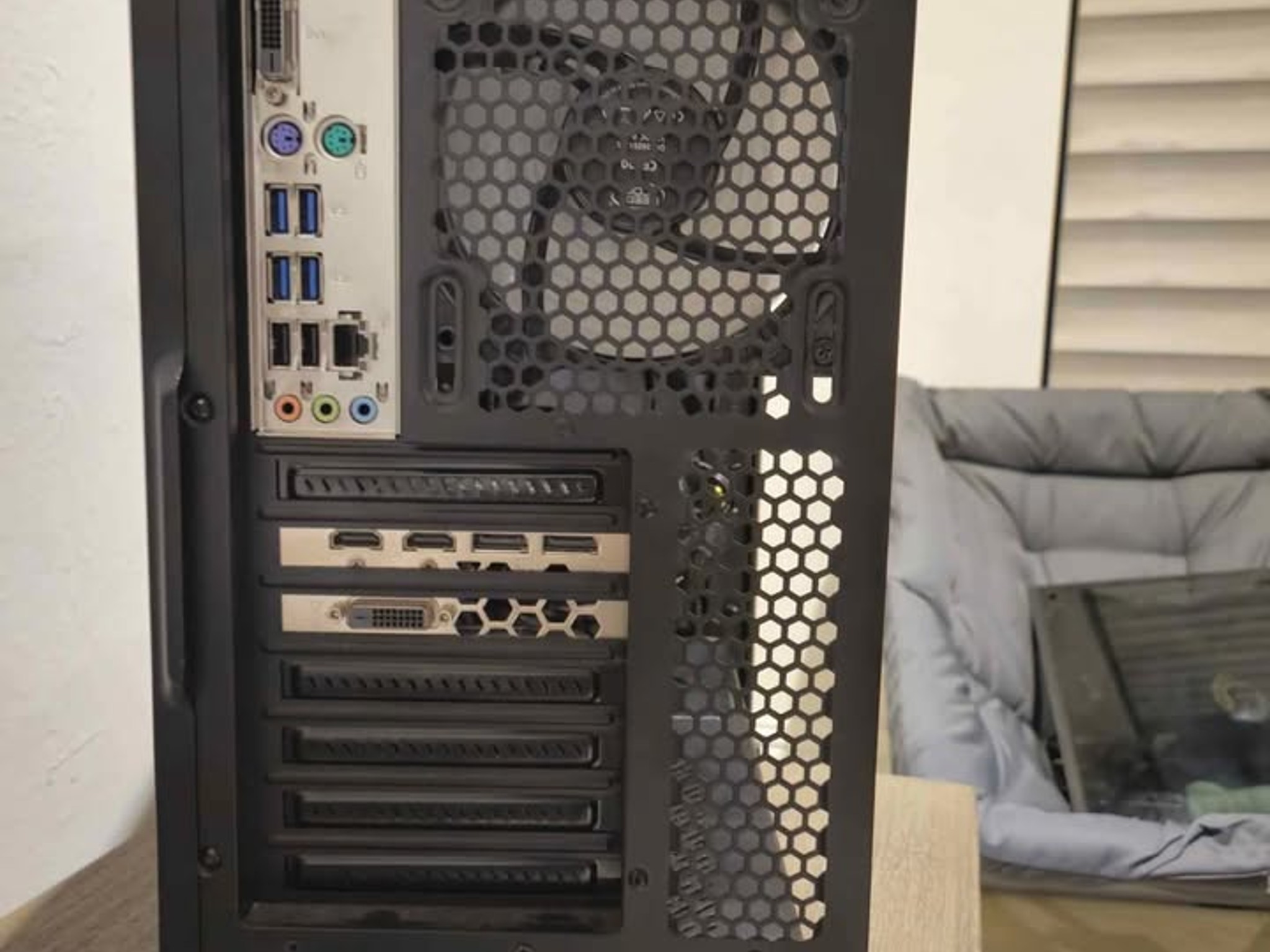 ULTRA BUDGET | RX580, Ryzen 5 2600, 16GB Ram | Black Gaming Computer