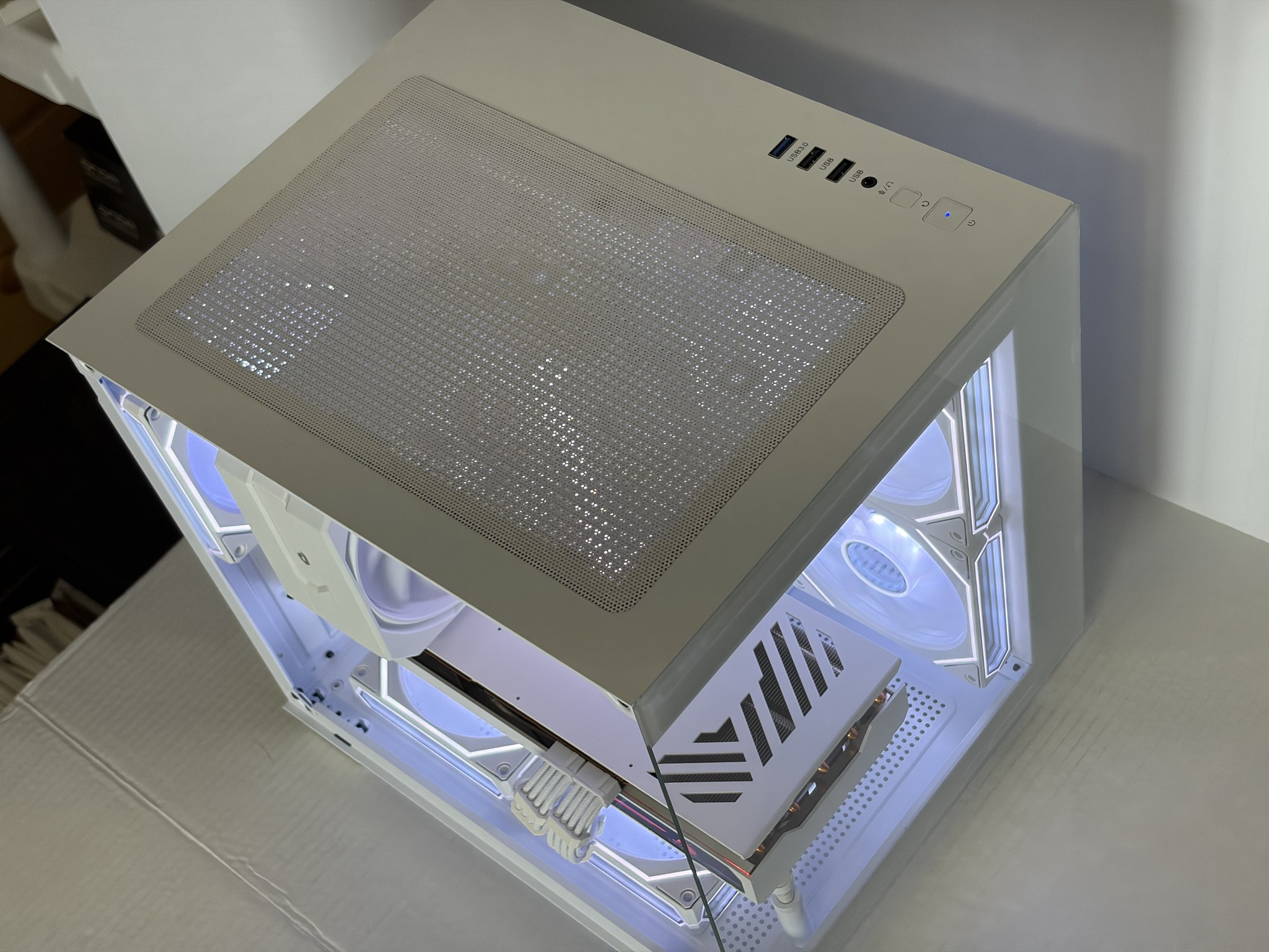🔥 RX 6800 + Ryzen 5 5600 – White Gaming PC – 1440p Ultra Monster | 1TB NVMe | 16GB RAM