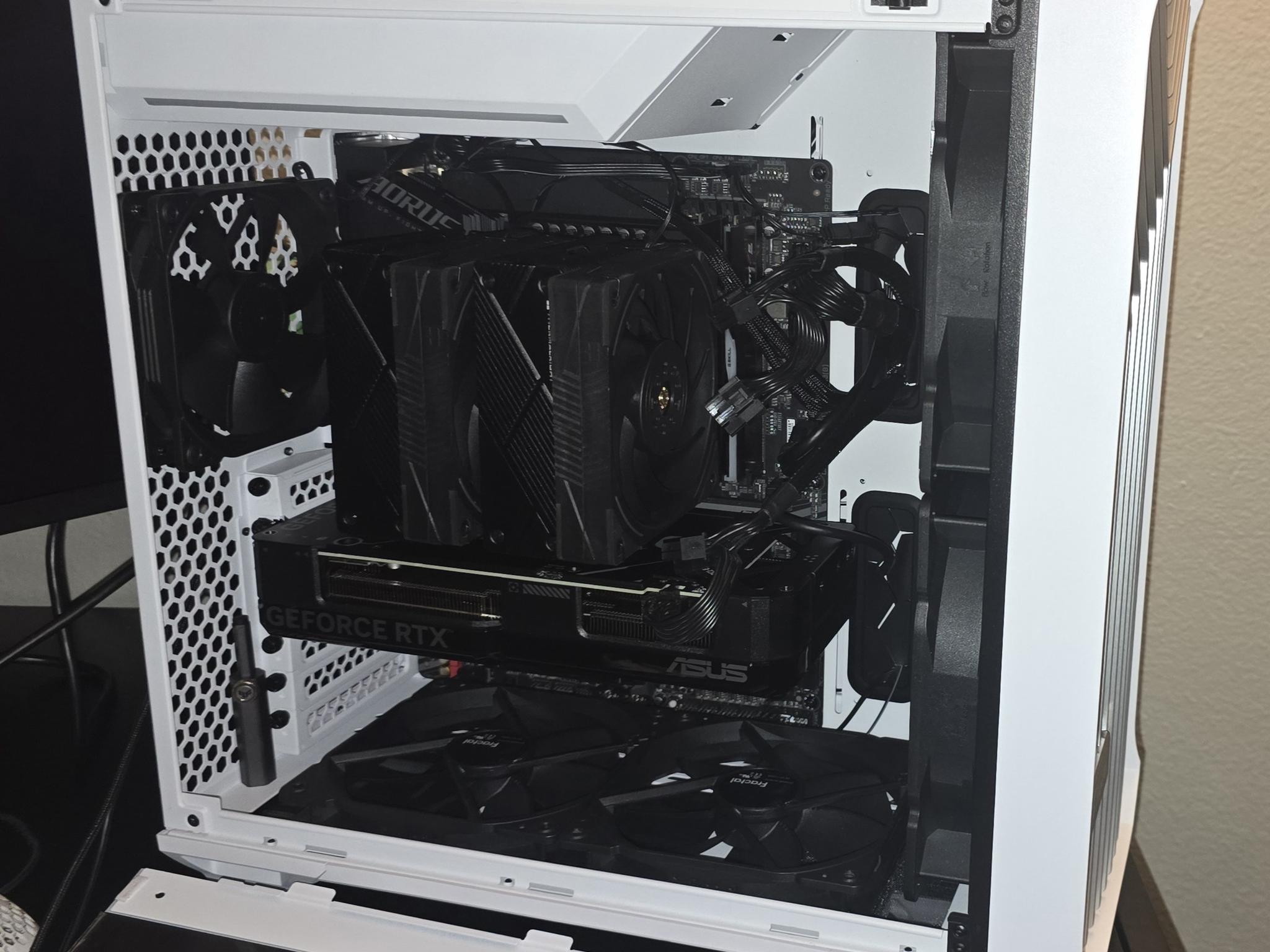 BLACK AND WHITE ENTRY GAMING/STREAMING PC FOR 1440P: 4070, I-7 13700KF, 32gb DDR5, 2TB SN850X
