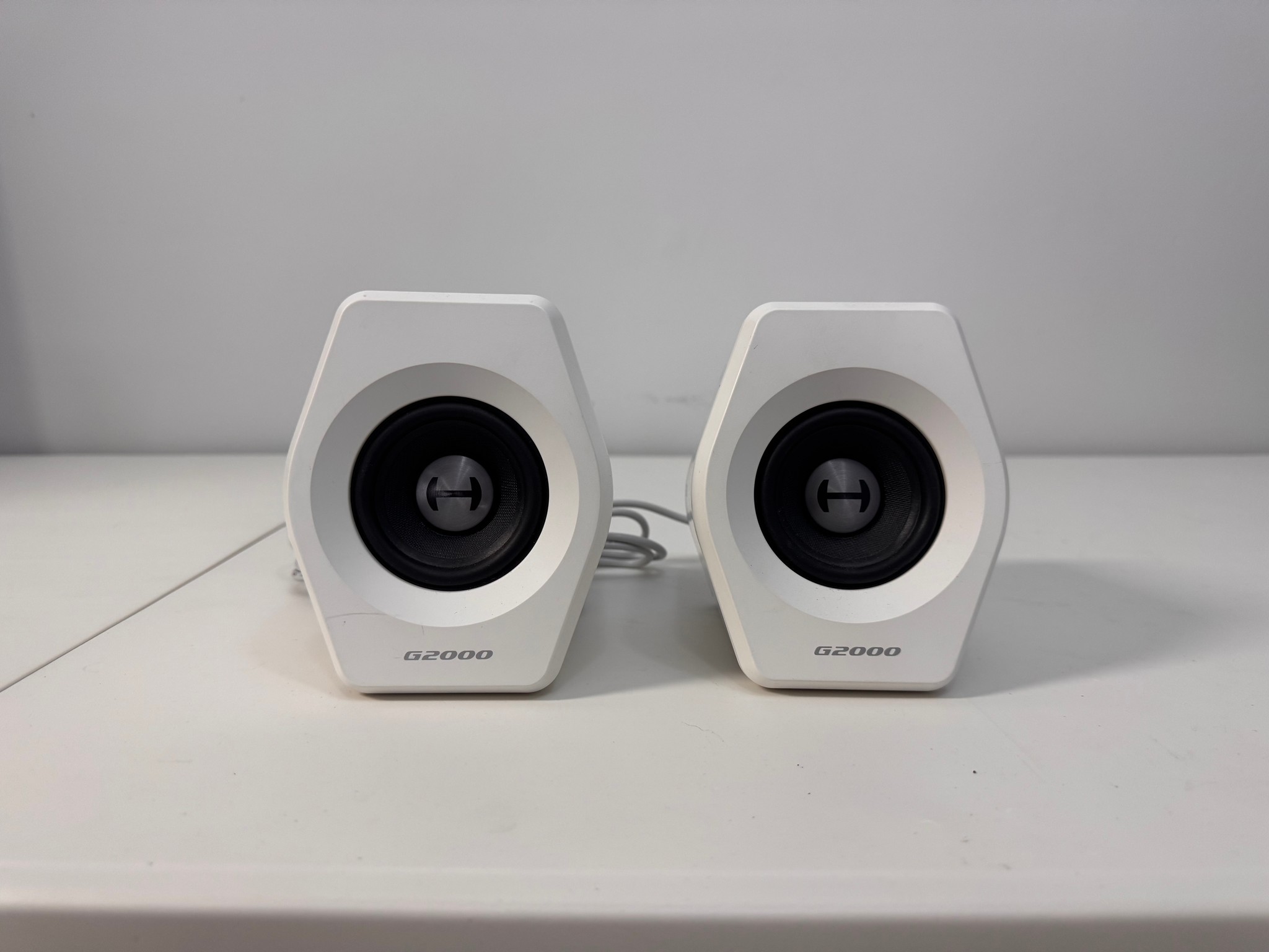 White Edifier G2000 Speakers