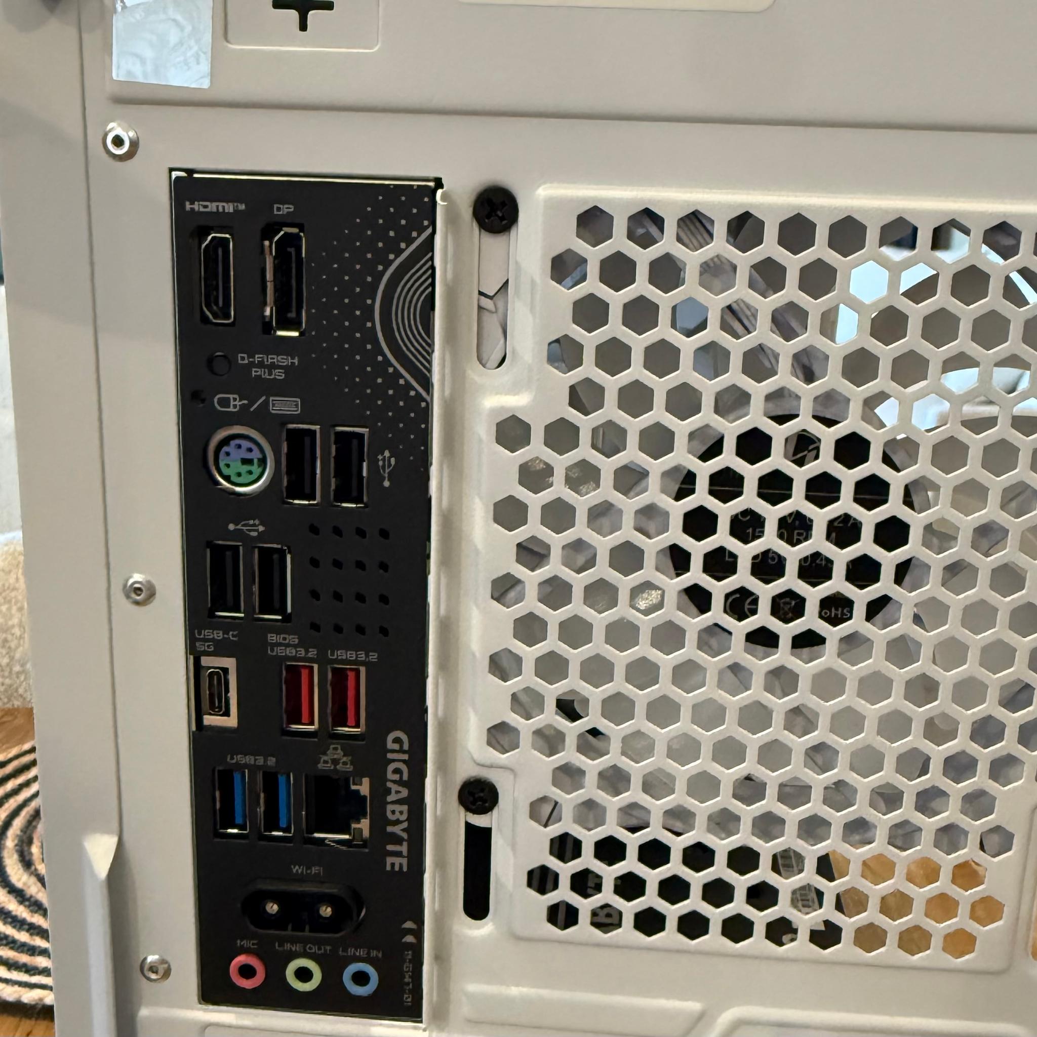 RTX 5080 (16GB) | Ryzen 7 9800X3D | 32GB DDR5 | 4TB NVMe SSD