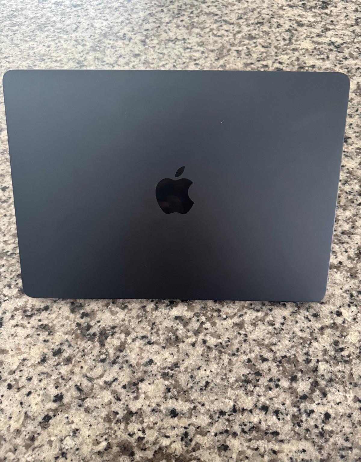 Apple MacBook Air M2 (2022) – Midnight – 256GB – I need this off my hands
