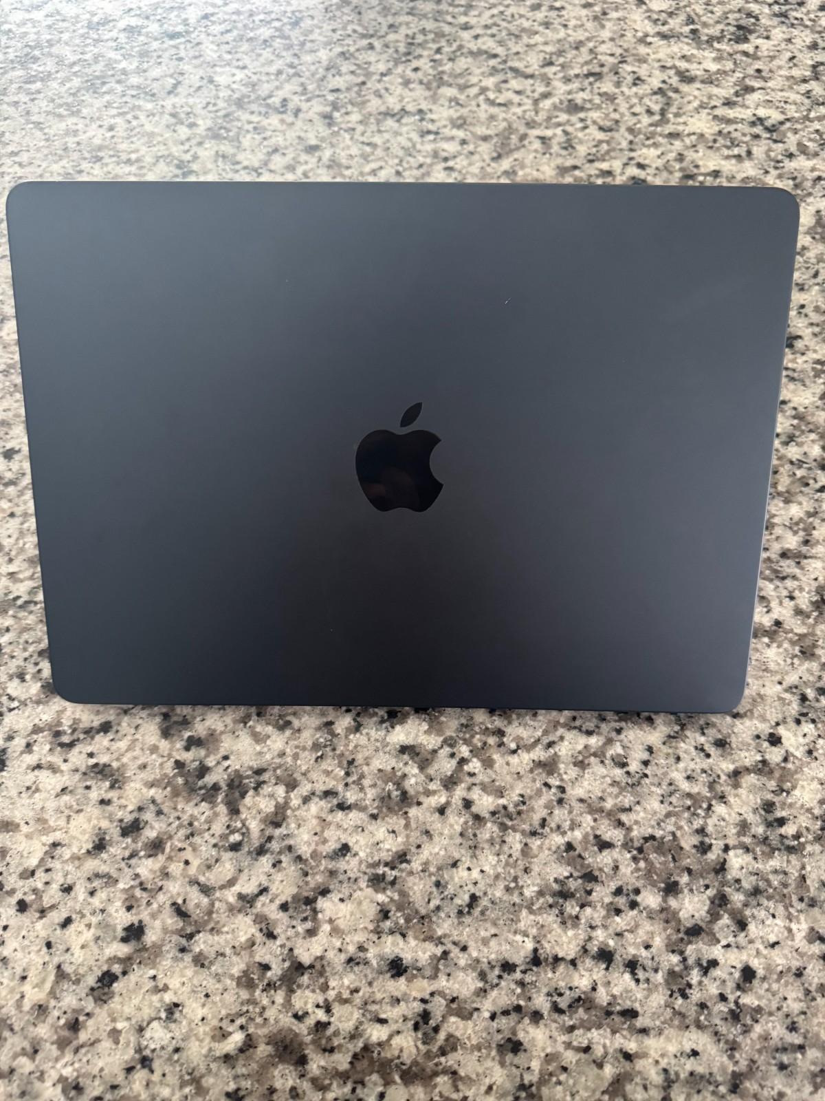 Apple MacBook Air M2 (2022) – Midnight – 256GB – I need this off my hands