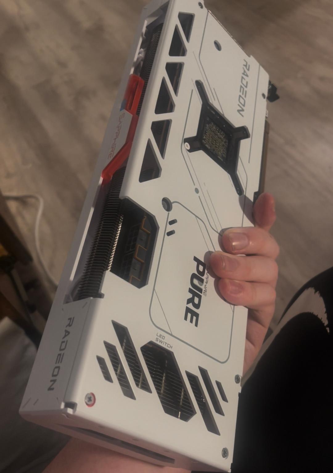 Sapphire Pure AMD RX 7800 XT