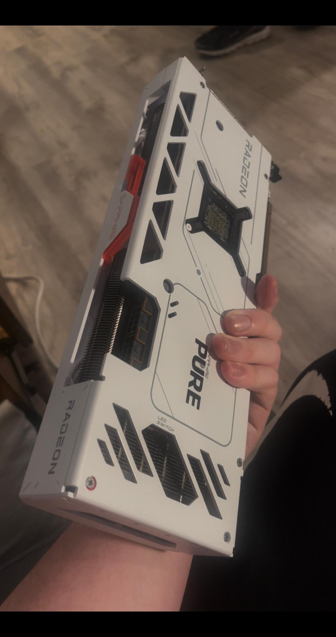 Sapphire Pure AMD RX 7800 XT