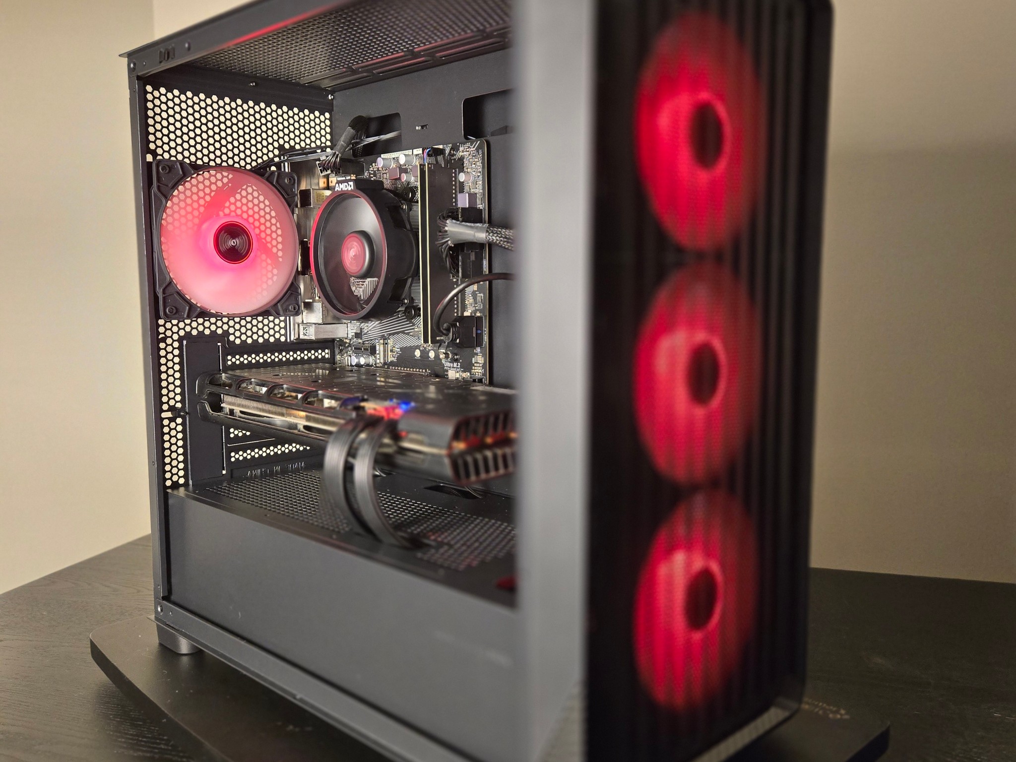 RX 5700 XT | Ryzen 5 5500 | 16gb DDR4 | 512gb Storage👏🏽