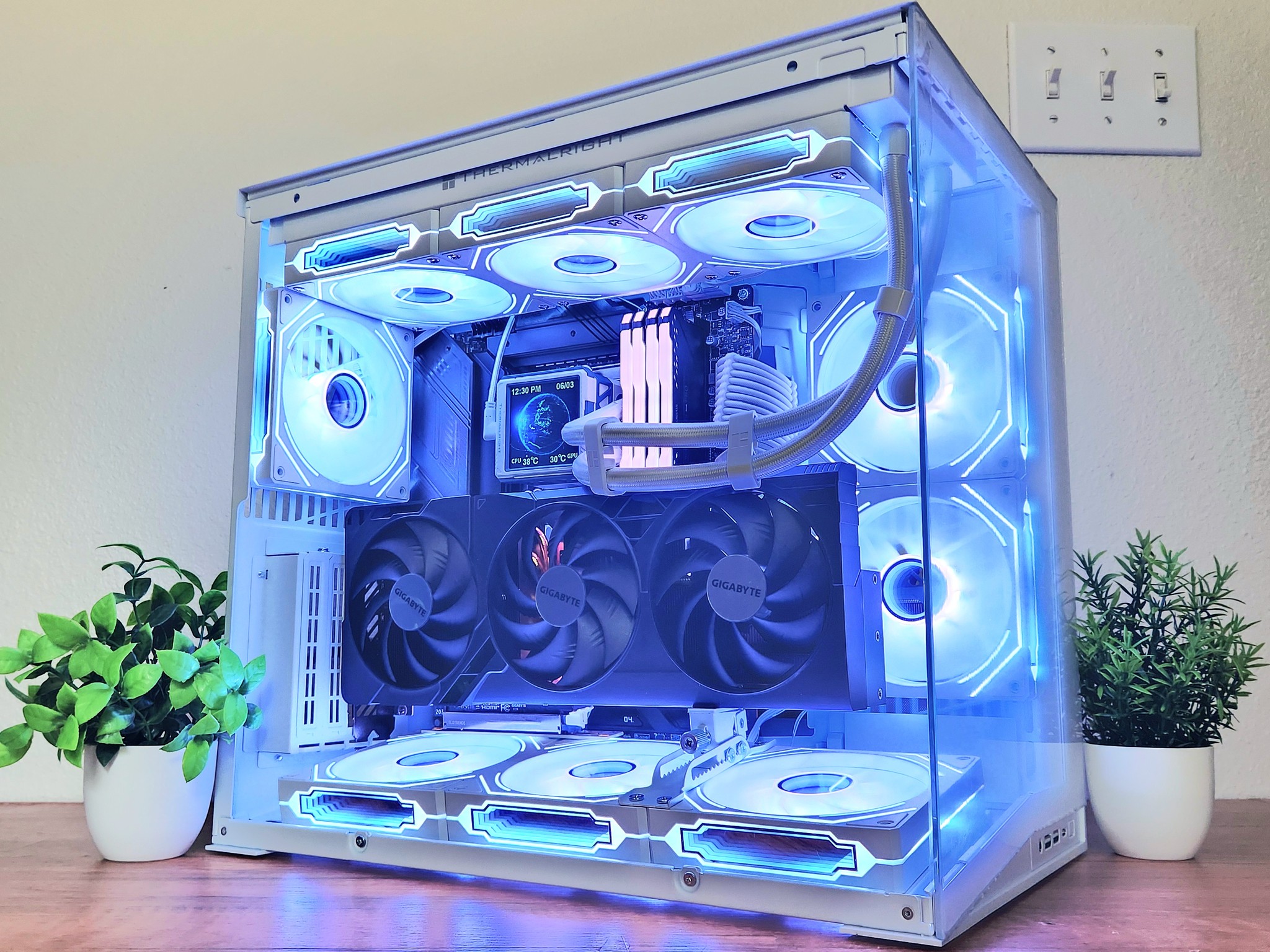 I9 13900K | RTX 4070 Ti SUPER | 32GB RAM | 4TB NVMe / SSD | WiFI + BT | WINDOWS 11 PRO