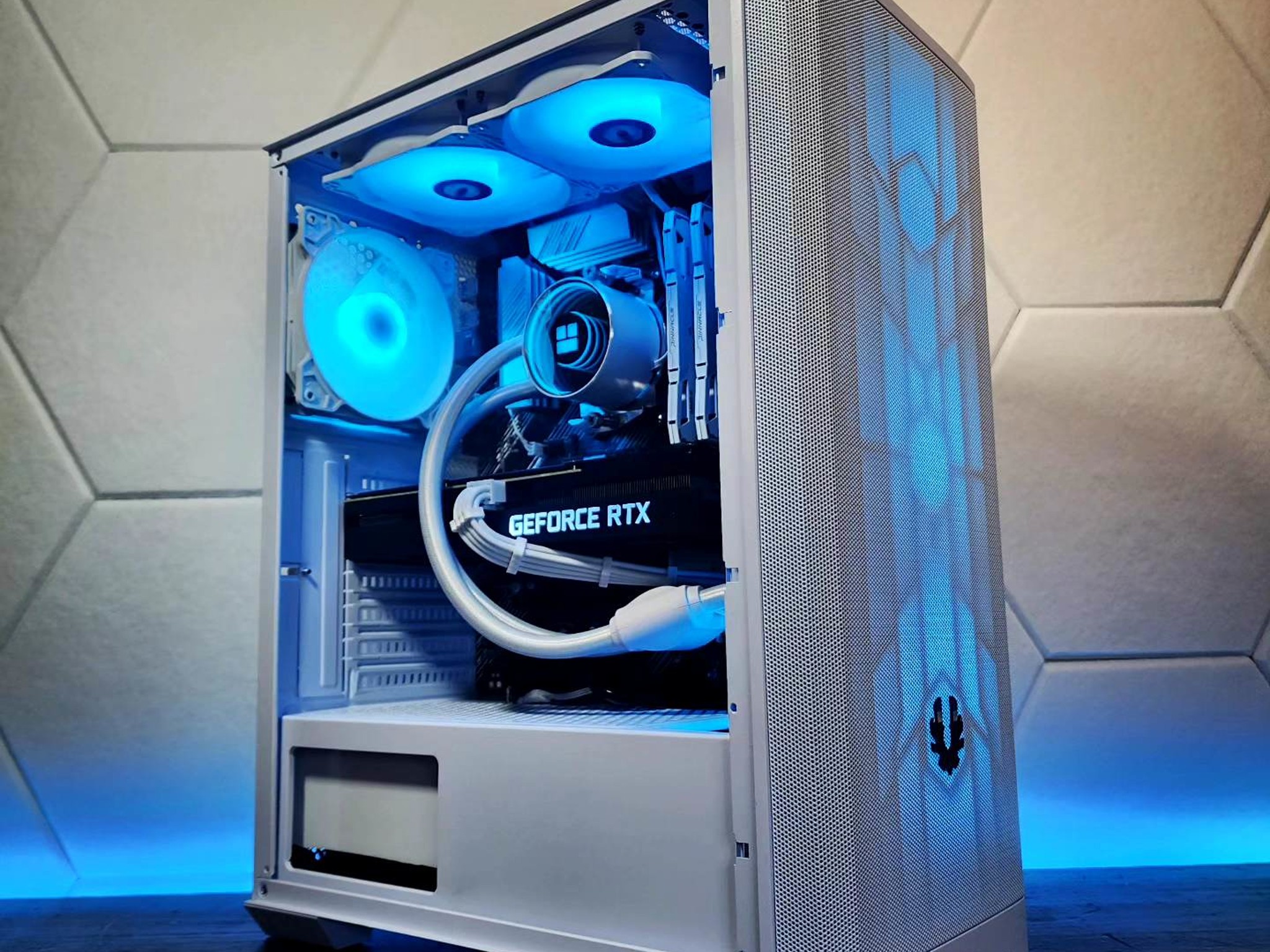 💙🤍💙 RTX 3070 // Ryzen 5 5600 // 16GB 3600MHz // 2TB NVMe Gen 3