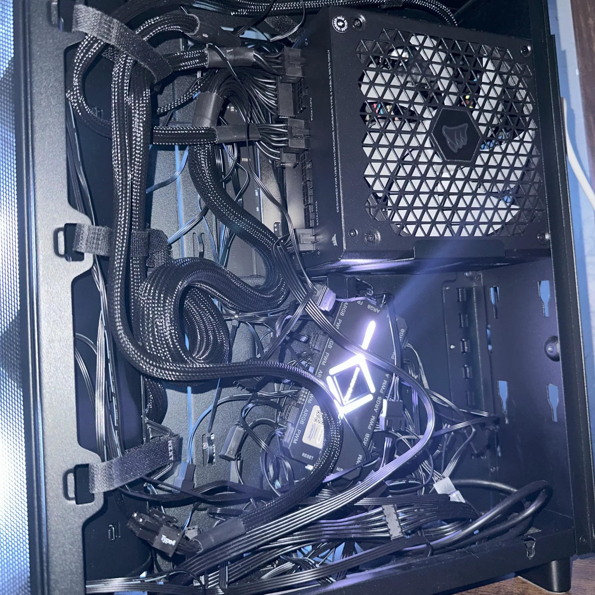 ON SALE! Sleek Black Fishtank RGB Gaming PC – GPU : 7600XT CPU : 7700