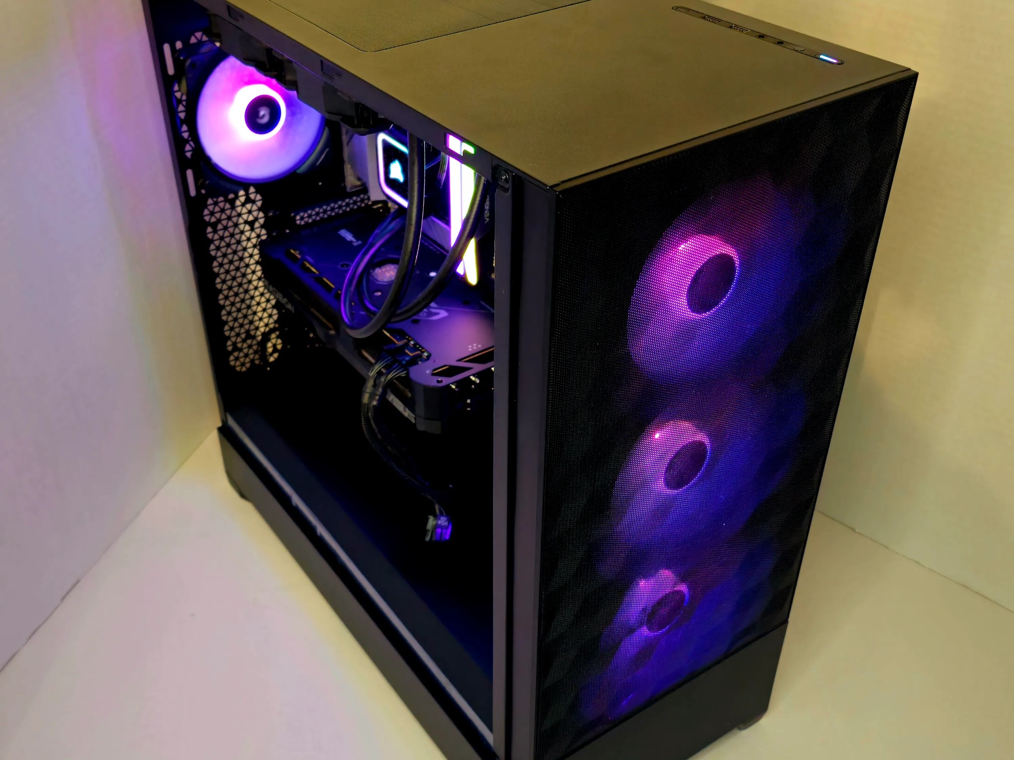 Brand New Mid Tier PC. 13600k & 7800XT