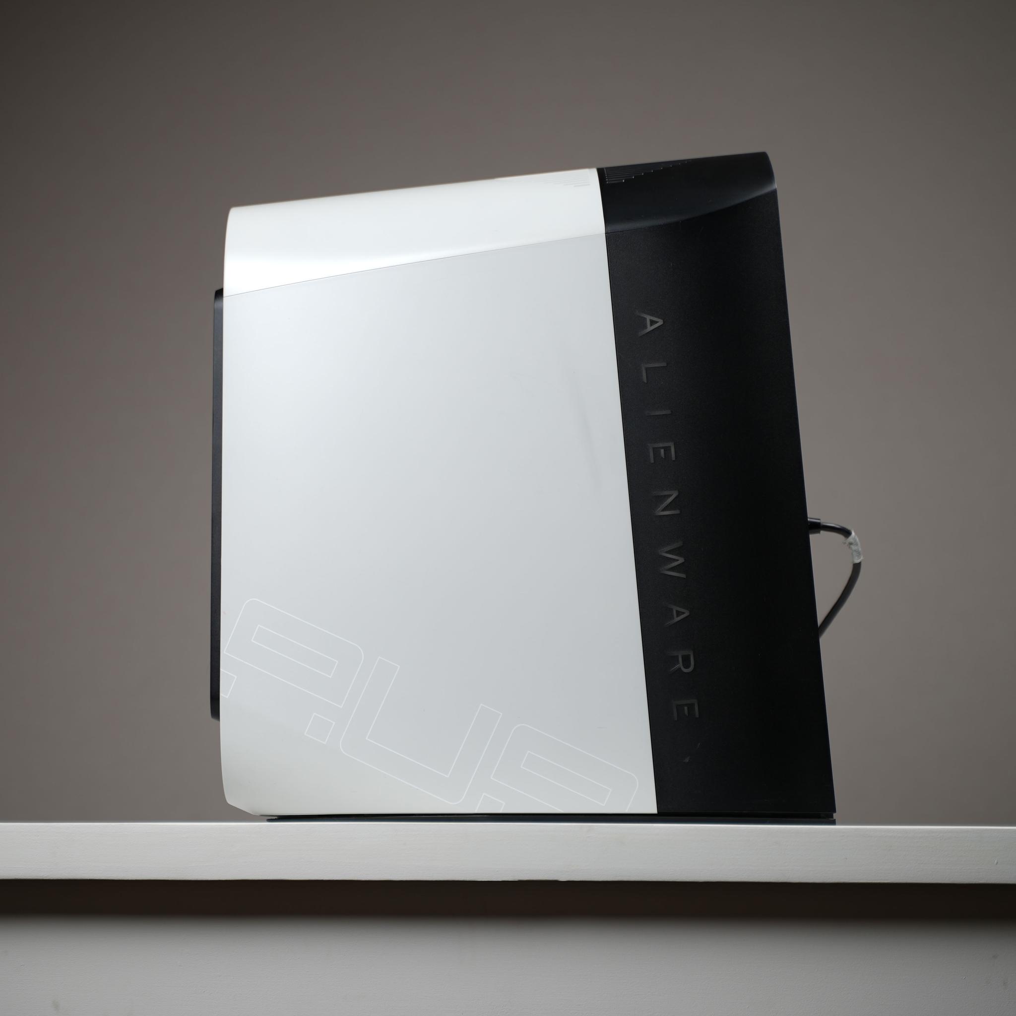 “AURAFORM 4” RX 5700 Ryzen 7 3700X 16GB 2TB Windows 11 PRO Gaming PC Powerhouse