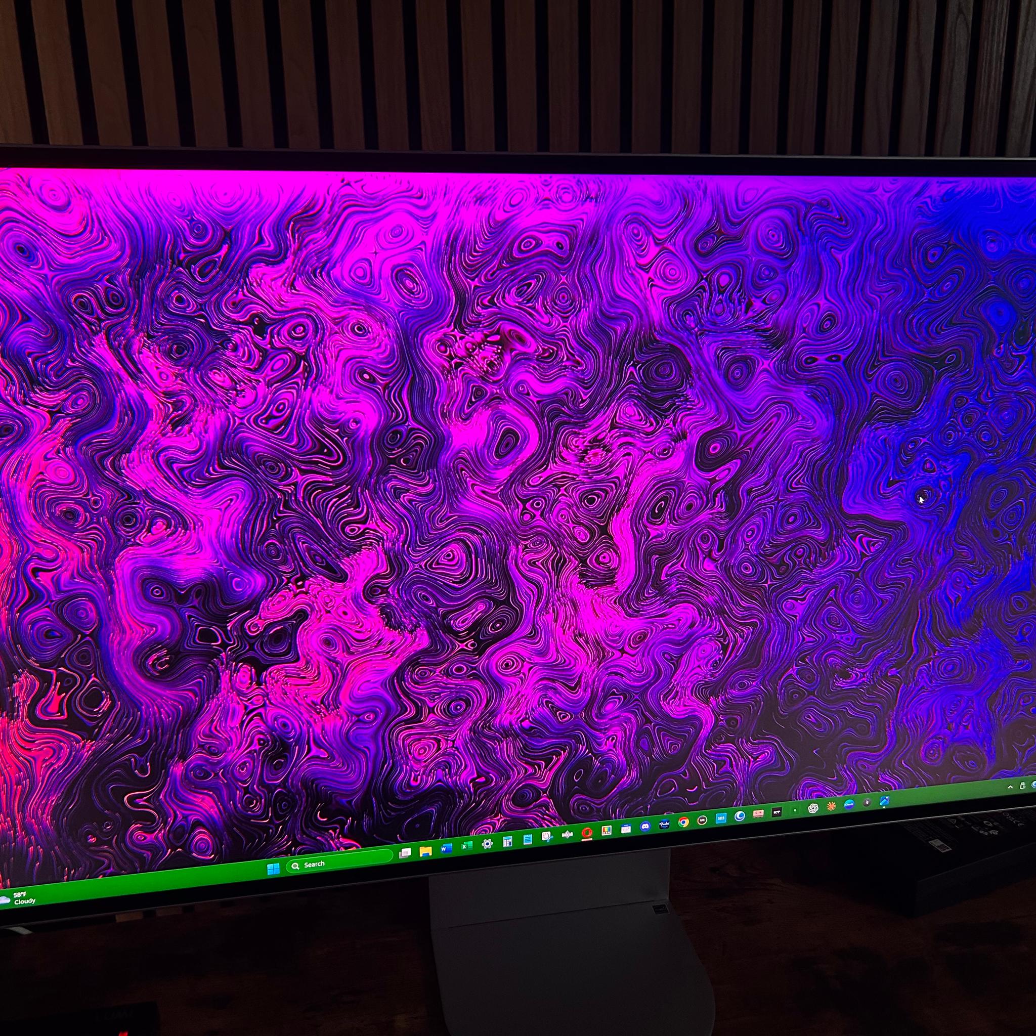 LG UltraFine evo 32" Worlds First TB5-6K(6144x3456) NANO-IPS-Black Thunderbolt-5 Monitor (32U990A-S)