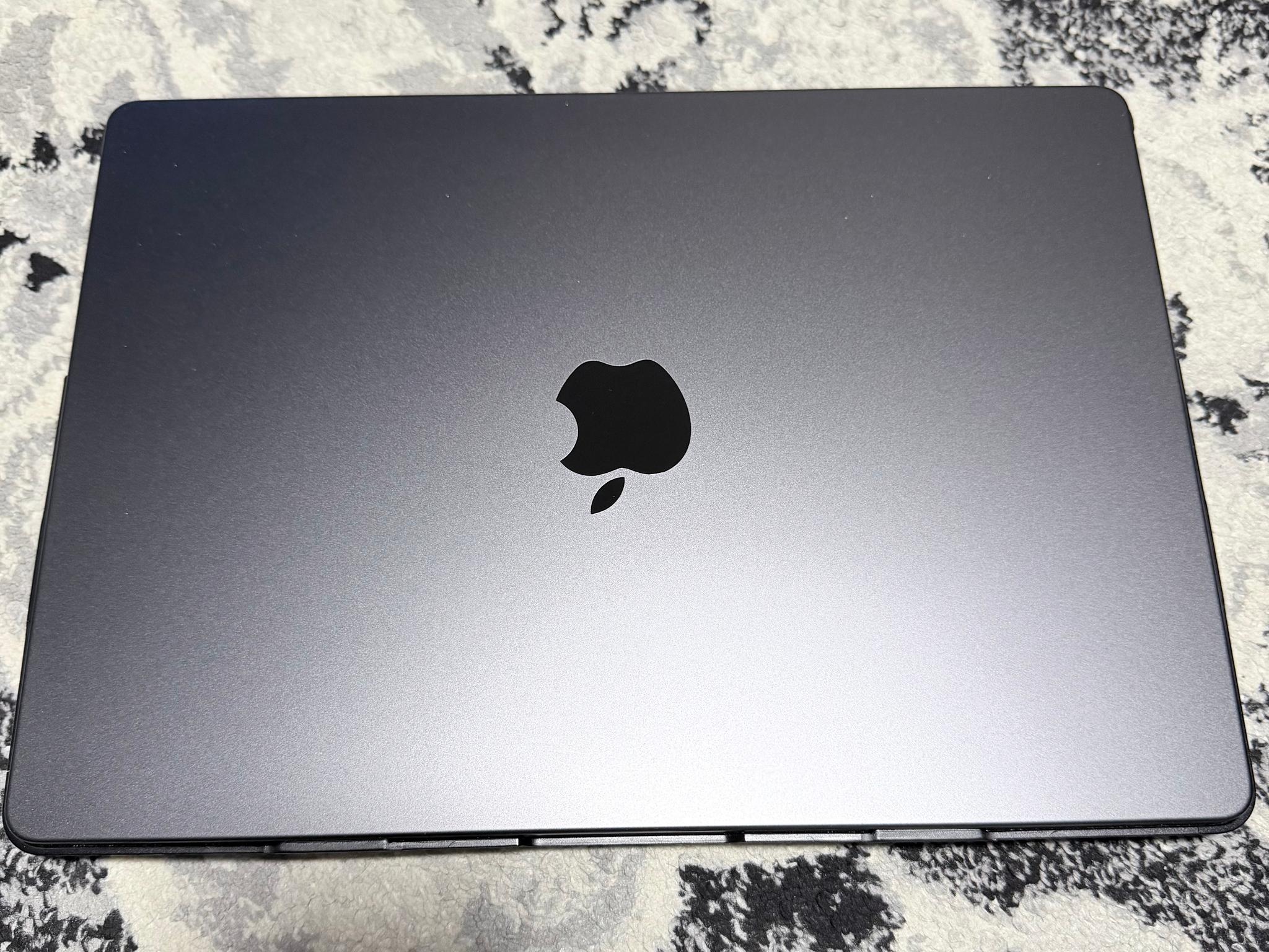 MacBook Pro M3 Pro - 18GB RAM - 512GB SSD - 14 inch - Black
