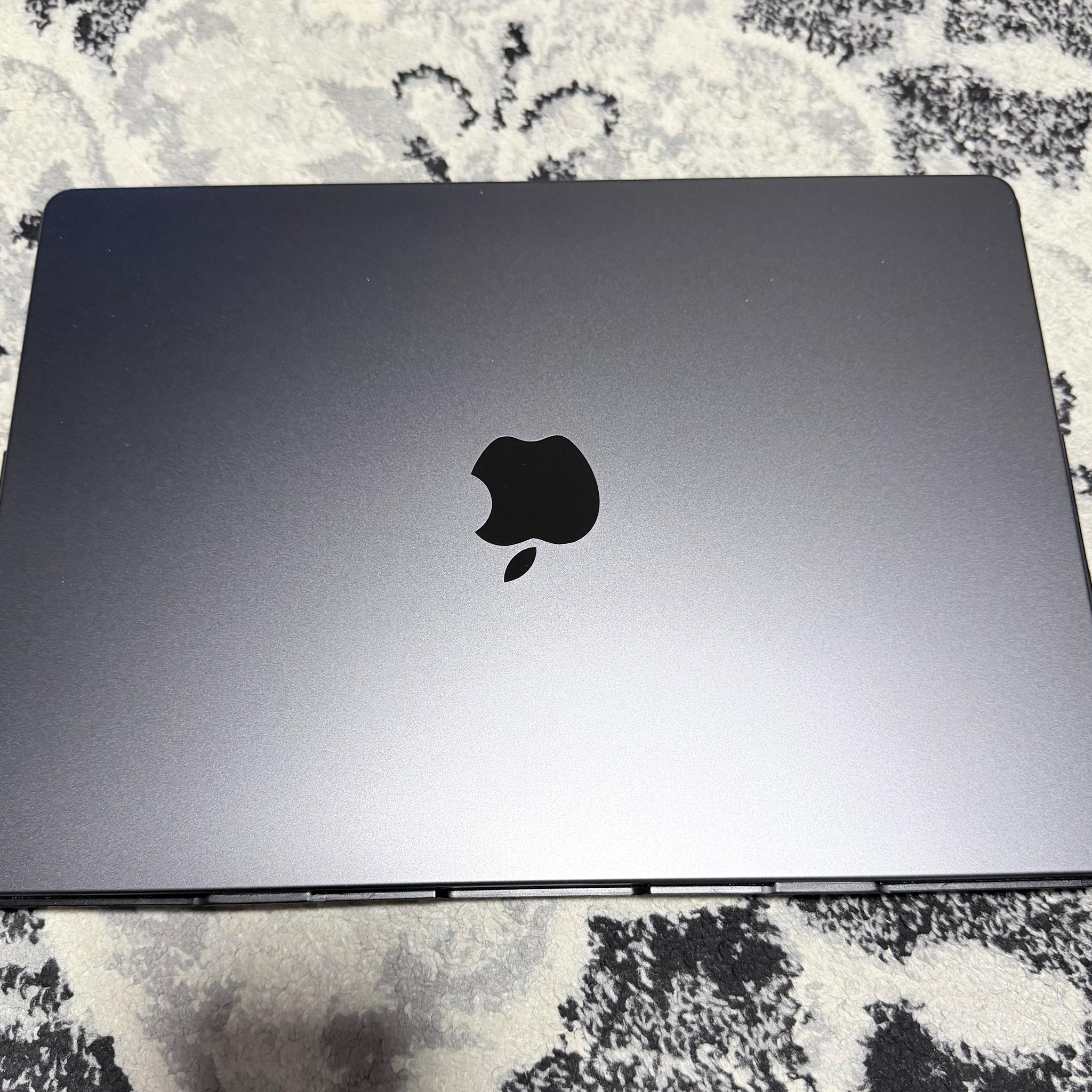 MacBook Pro M3 Pro - 18GB RAM - 512GB SSD - 14 inch - Black