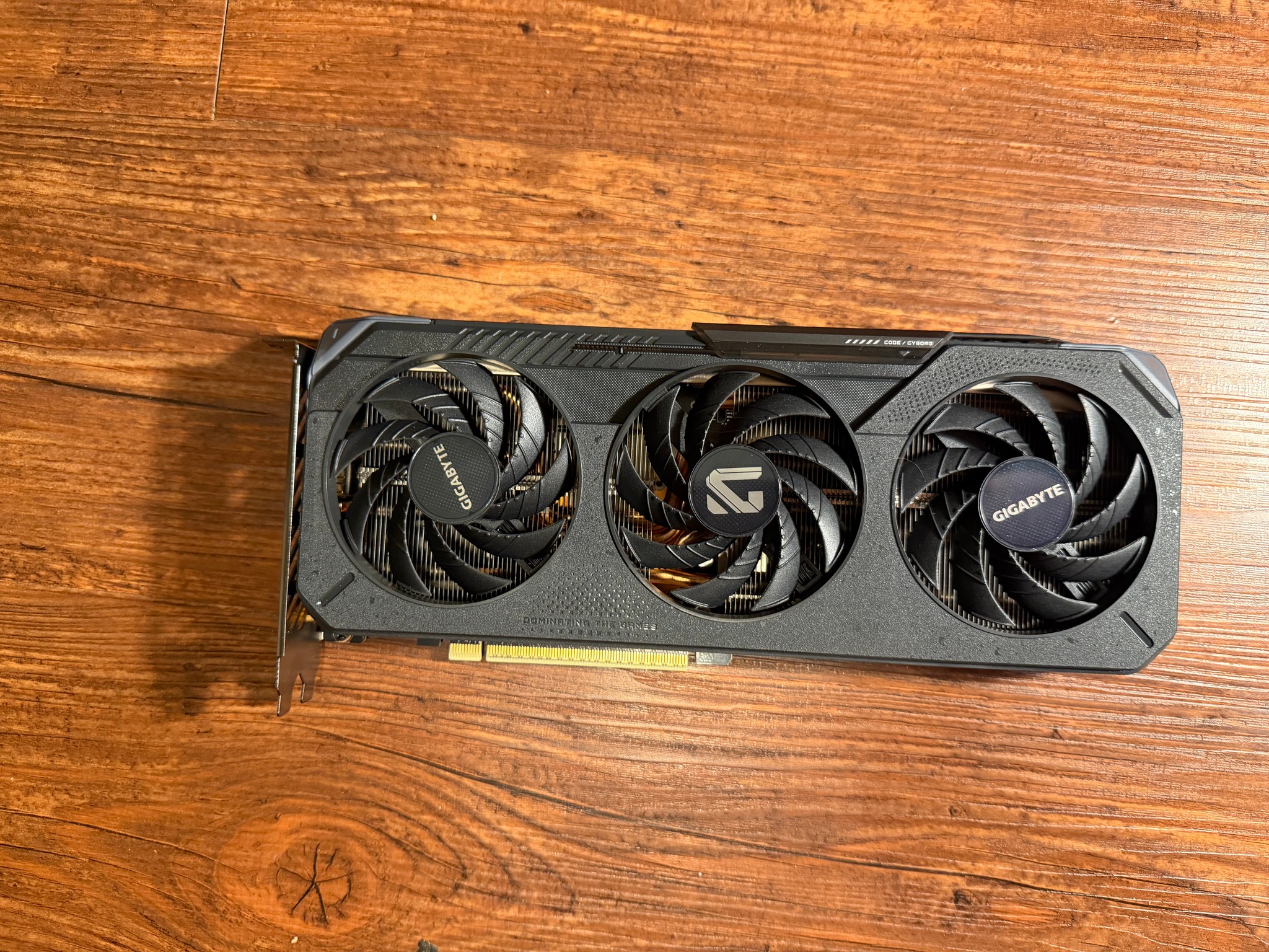 Gigabyte GAMING OC RX 9060XT 16gb