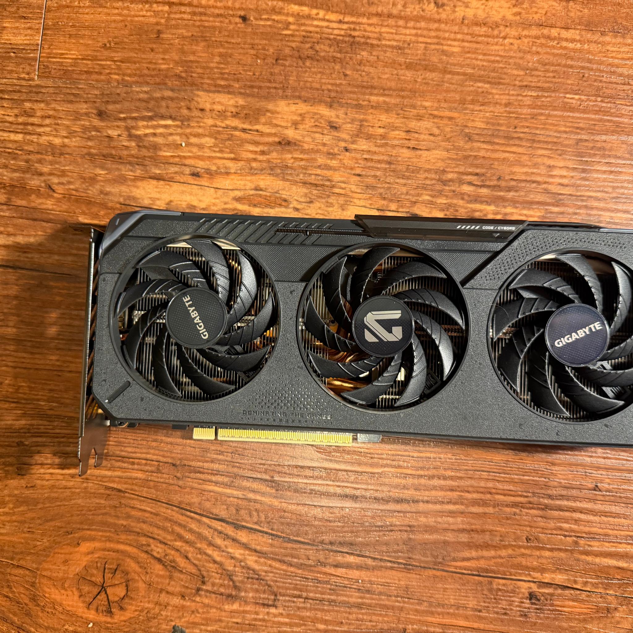 Gigabyte GAMING OC RX 9060XT 16gb