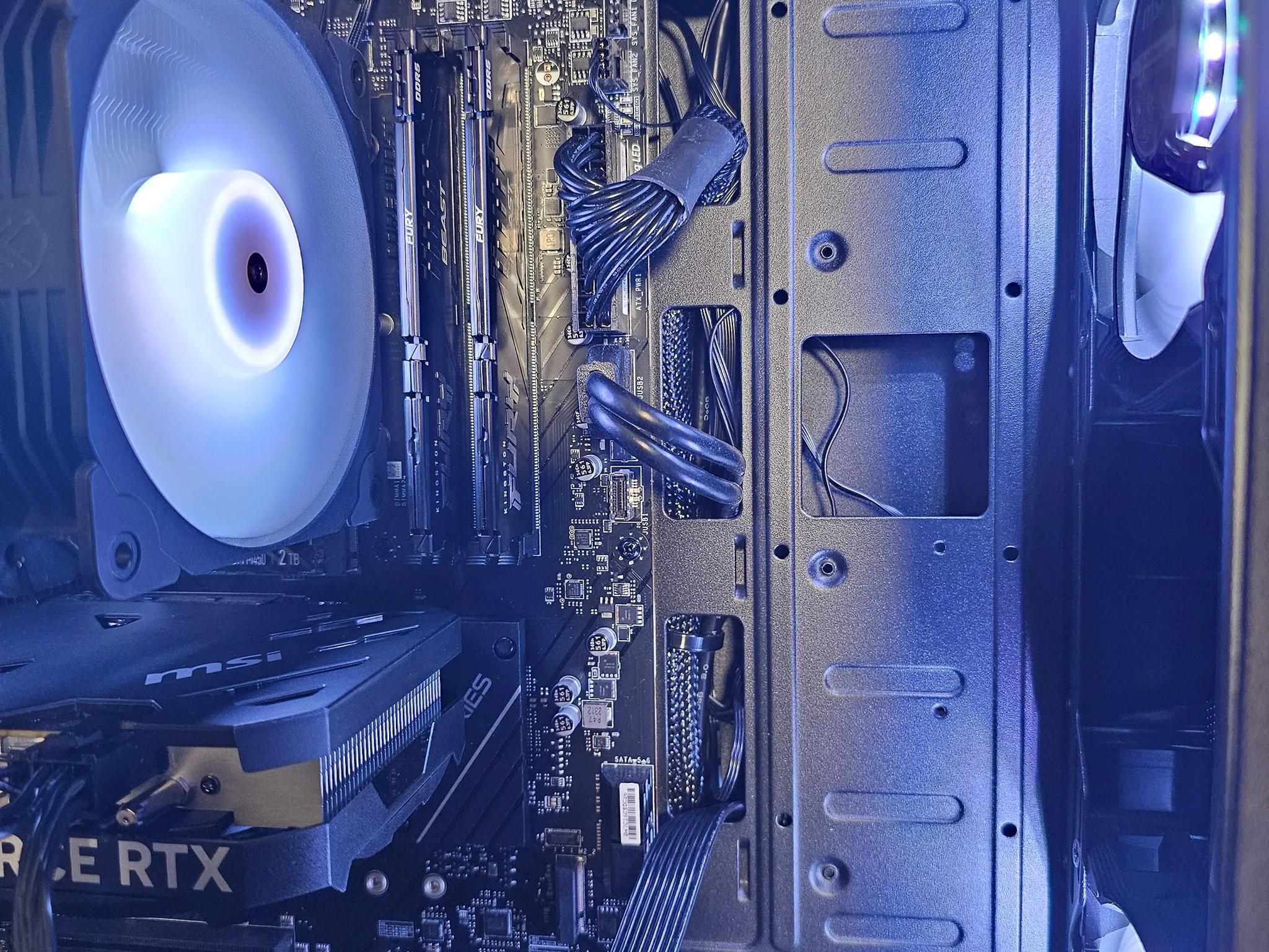 MID LEVEL HIGH PERFORMANCE GAMING PC