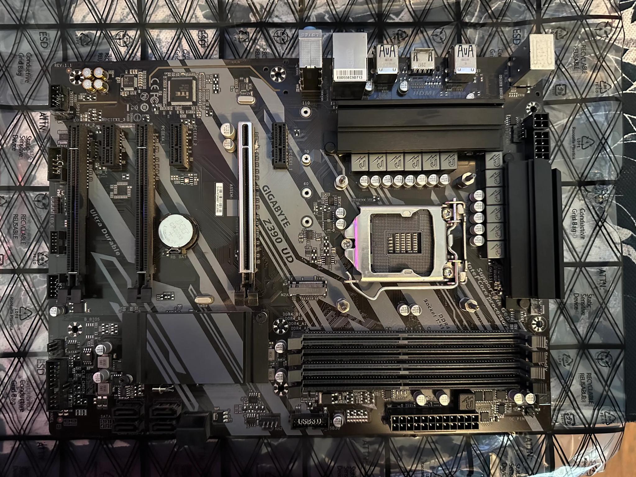 GIGABYTE Z390 UD INTEL INTEL 6Gb/s ATX Motherboard