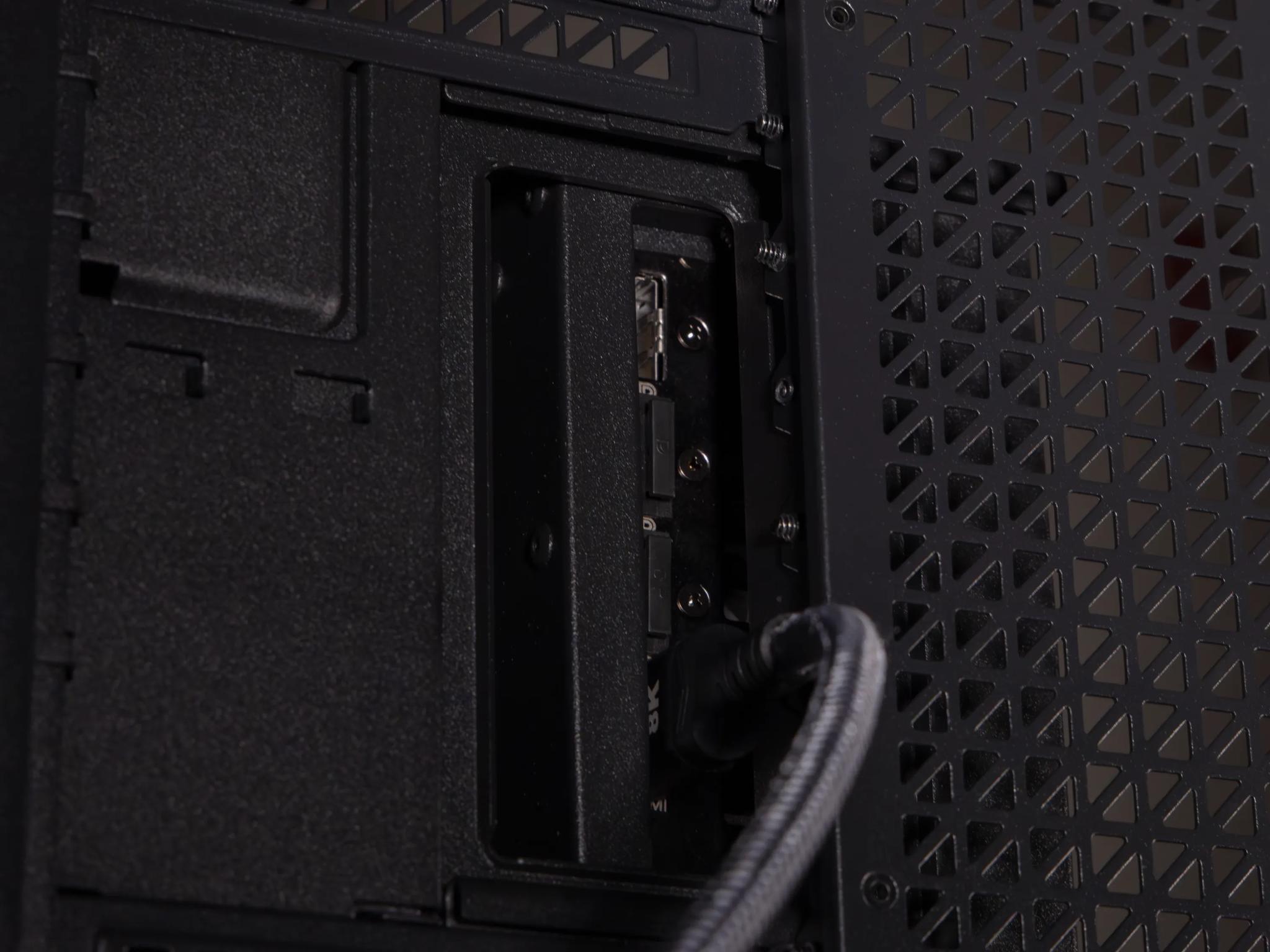 🦂 Alcantara 🦂 RTX 4070 Super / AMD R7 9700X / 1TB NVME / 32GB DDR5 RAM / 420 AIO / Windows 11 Pro