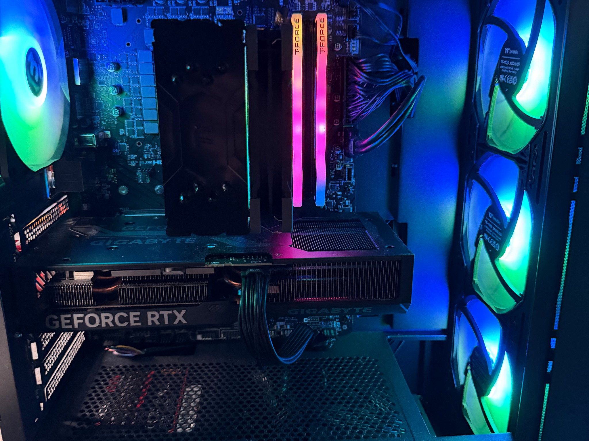GeForce RTX 4070 Super Custom Gaming PC - Core i7-14700F, 32GB RAM