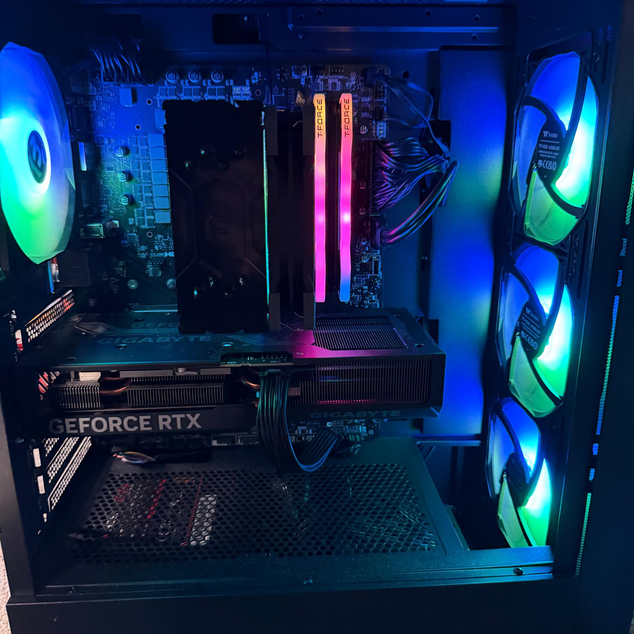 GeForce RTX 4070 Super Custom Gaming PC - Core i7-14700F, 32GB RAM