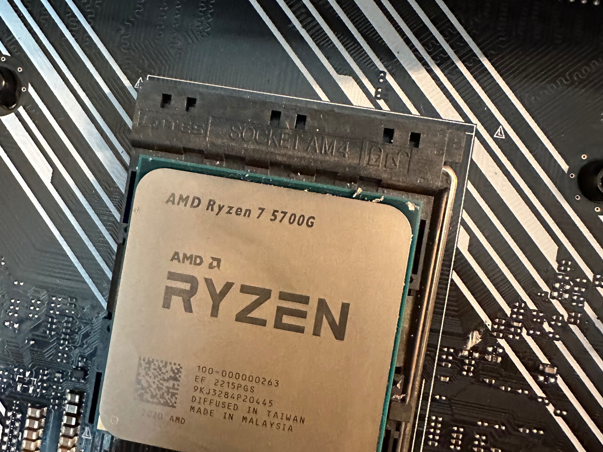 BUNDLE!! Ryzen 7 5700G, 32GB DDR4 RAM, B550 PLUS Motherboard!!