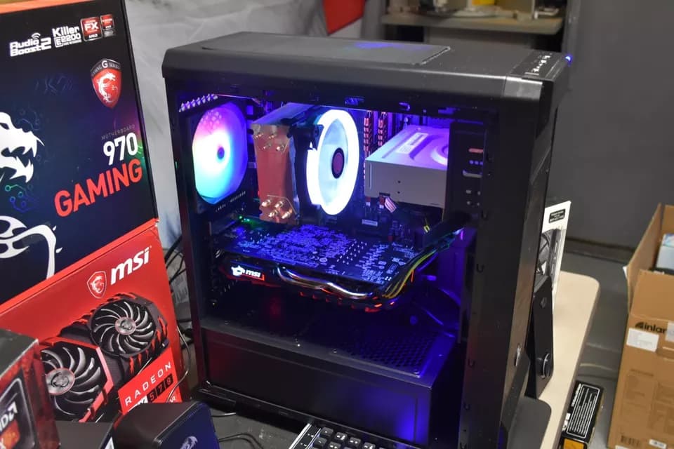 GaminG PC AMD FX 8350 4.0GHZ 8 CORES 16GB RAM 1TR SSD RX 570 GPU X DVD RW+ NEW 20 INCH MONITOR