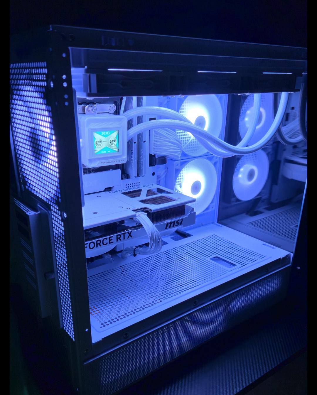 Whiteout Gaming PC - i5 14600K - RTX 5070 - 32GB DDR5 6000 - LCD Cooler - BeZ Tech Custom