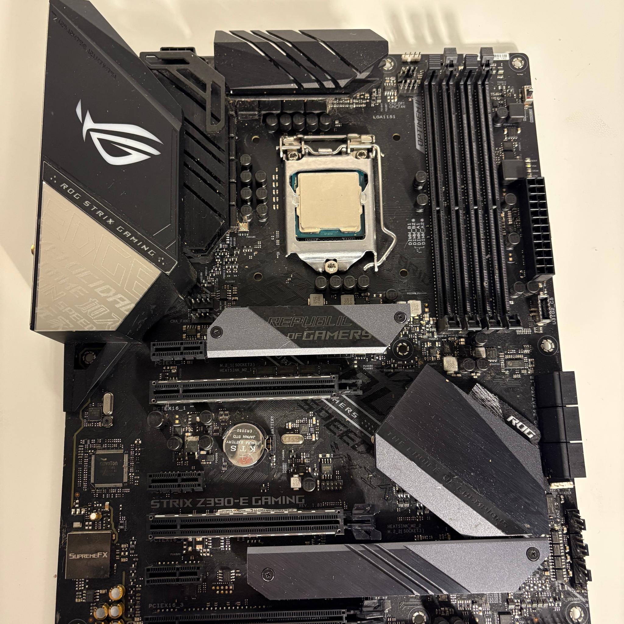 ASUS ROG Strix Motherboard Combo - i7 9700K w/ ROG STRIX Z390 Motherboard