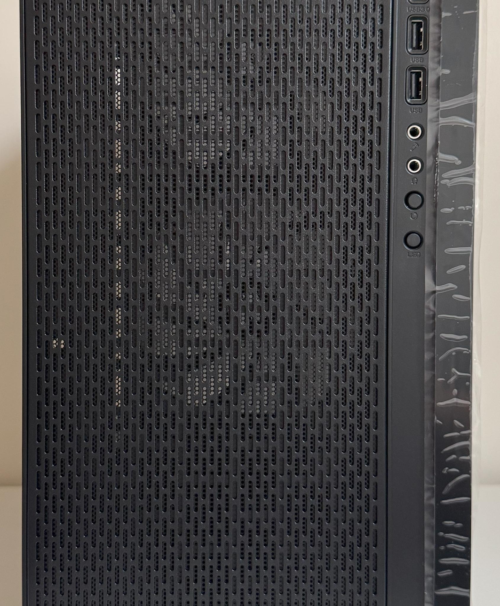 AMD Ryzen 5 5600GT Gaming PC Radeon Vega 7 Graphics ASUS B550M-A B550 Thermaltake Versa H18 Case
