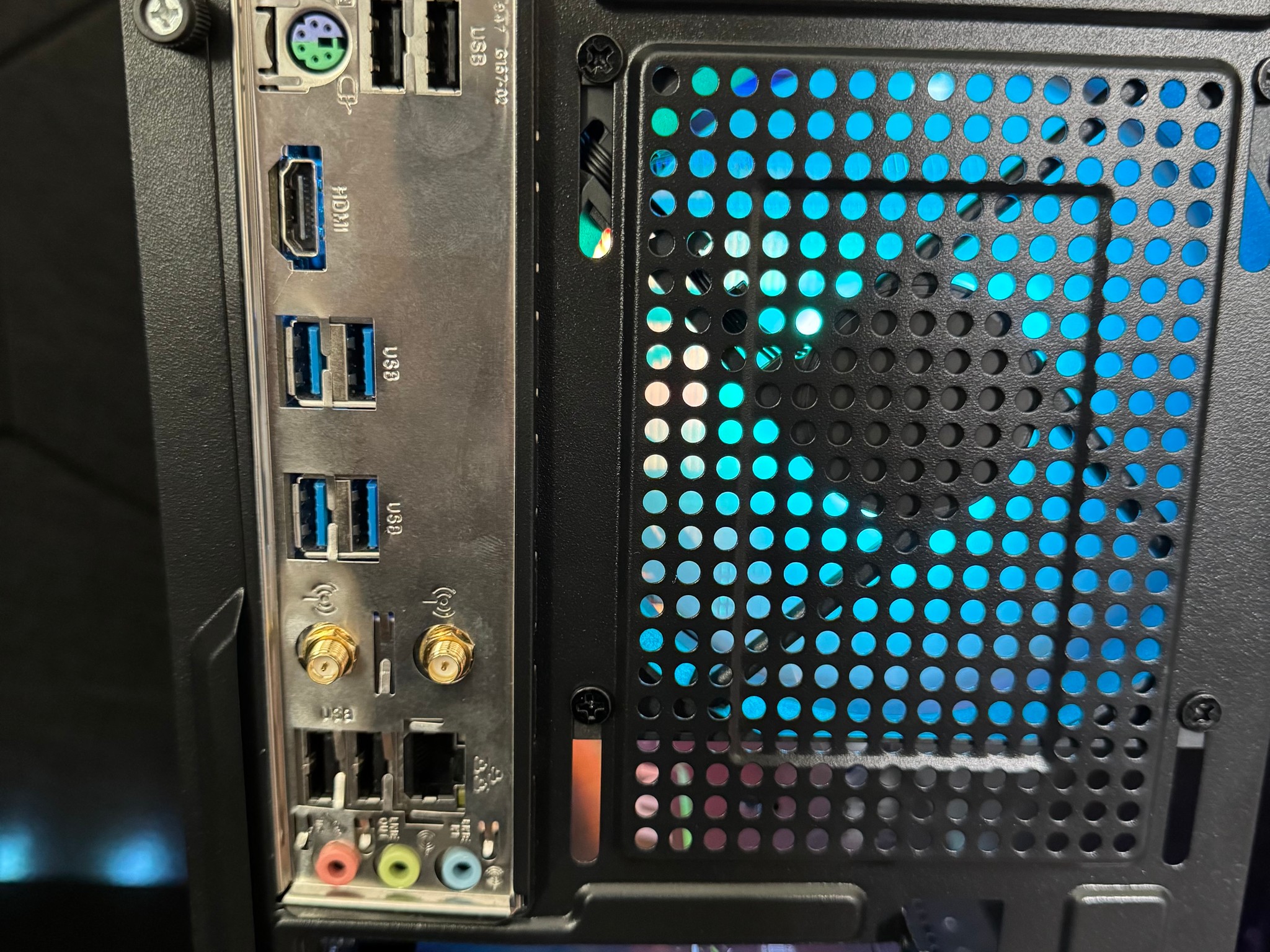 RTX 2080 / AMD Ryzen 7 3700X / 16GB DDR4 / 240GB SSD + 2TB HDD