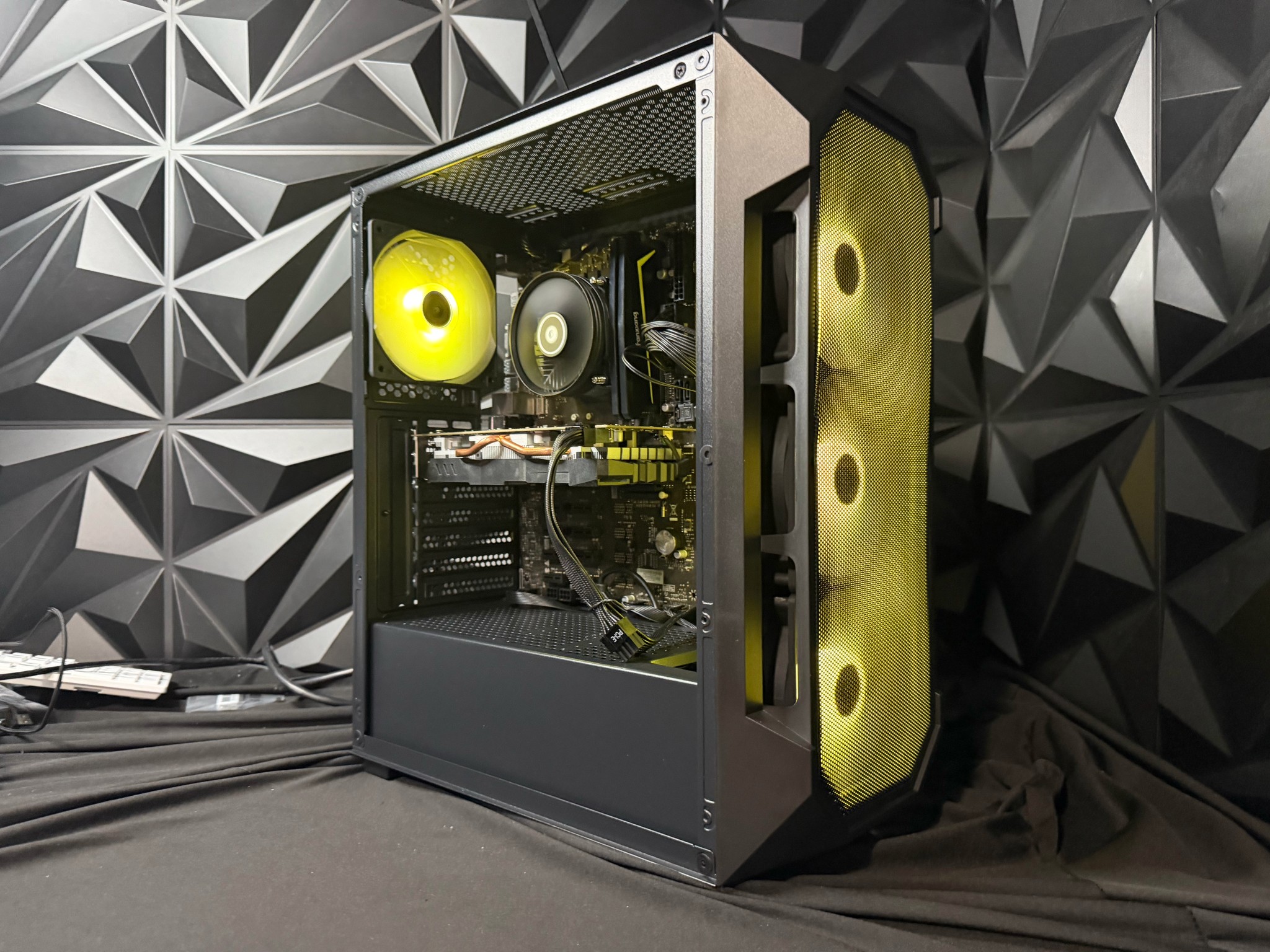 💅🔥 THE BUDGET BADDIE 8780 🔥💅i7 8700T| RX 580| 16 GB DDR4|500 GB SSD| 650W PSU