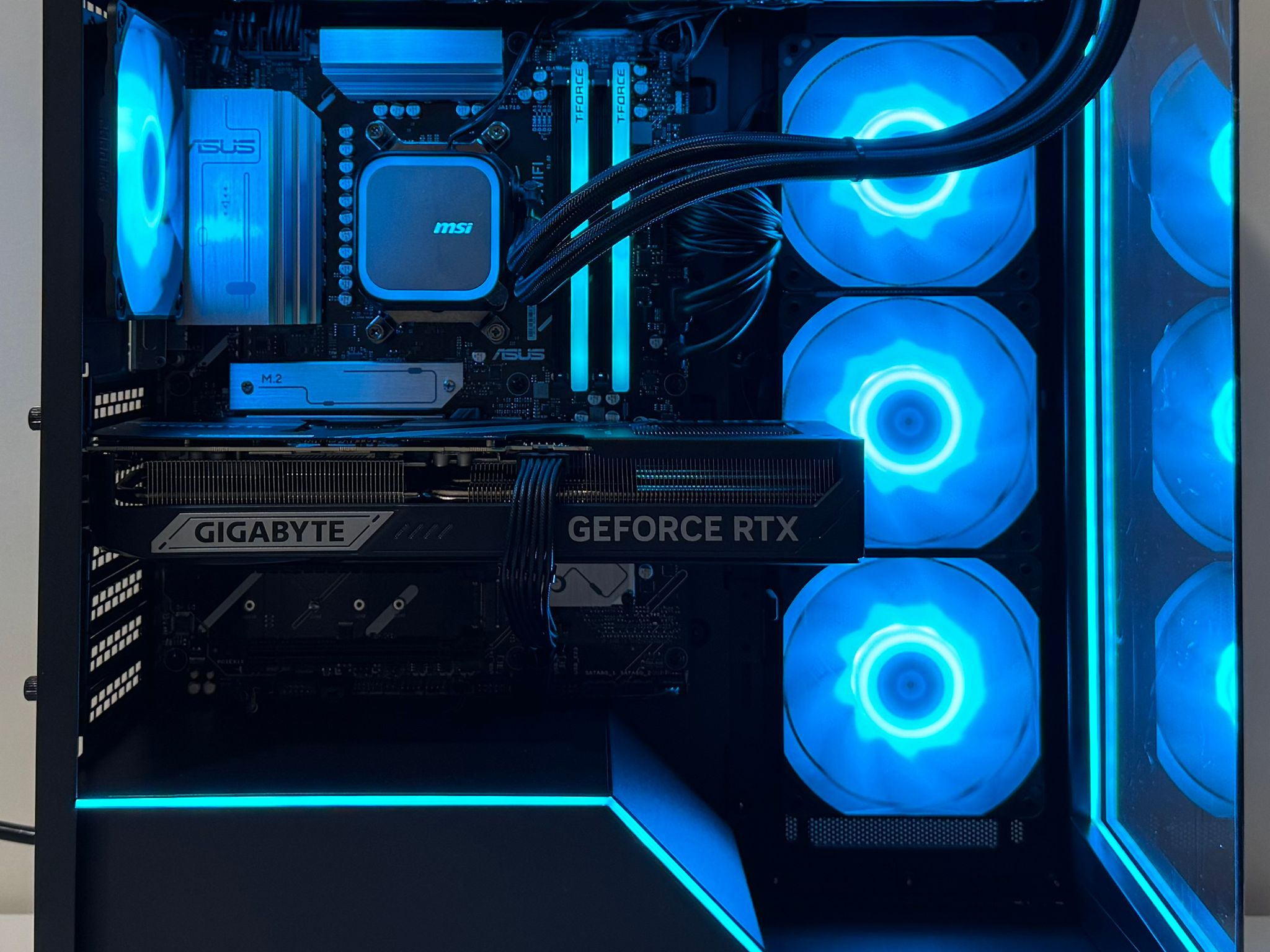 AMD Ryzen 7 7800X3D GeForce RTX 5070 Ti 32GB DDR5 RAM 1TB Gen5 NVMe SSD NZXT 850W Gold Gaming PC