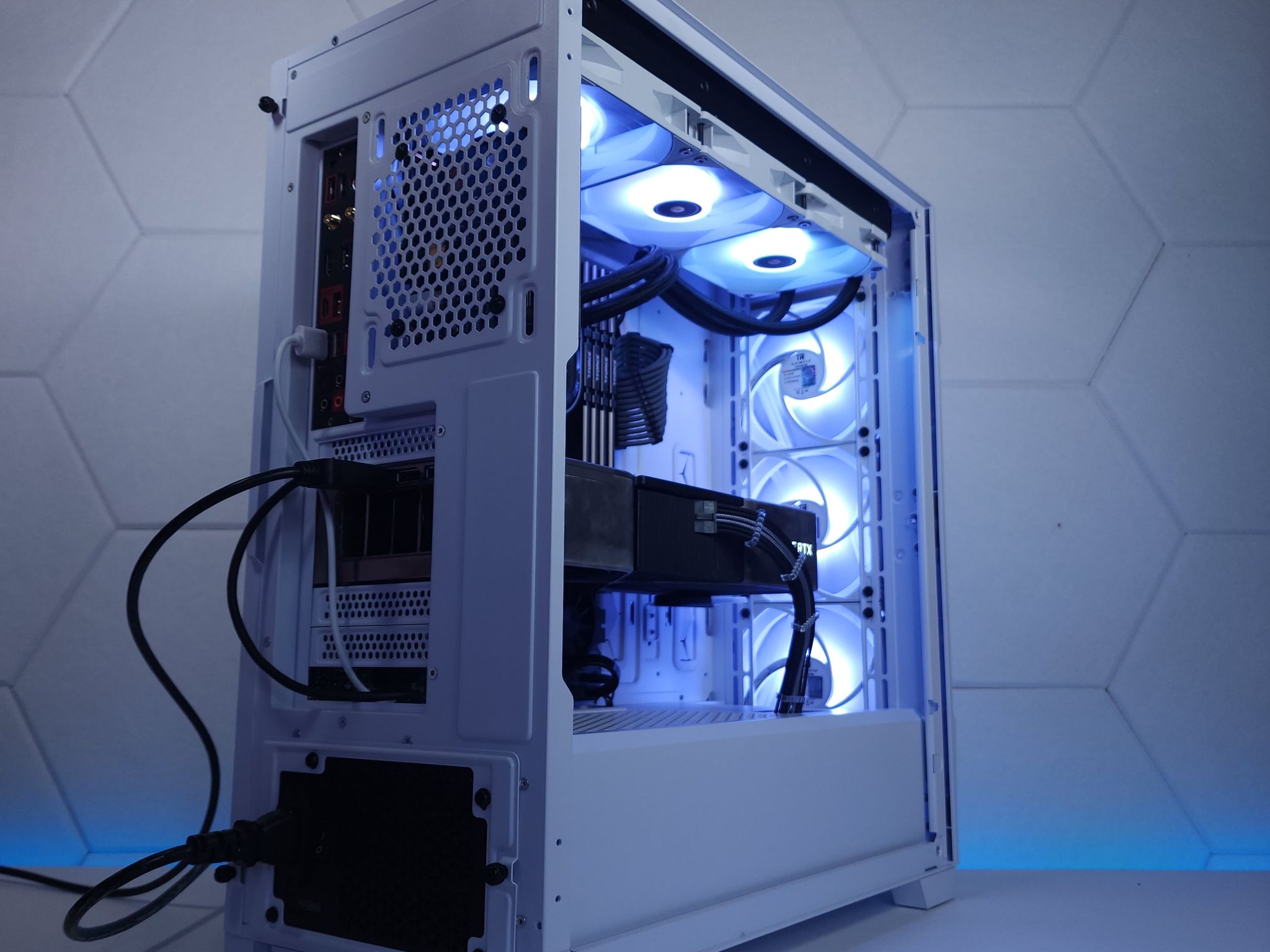 💙🤍RTX 3090 | Ryzen 9 5900X | 32GB 3200MHz | 1TB NVMe Gen 4