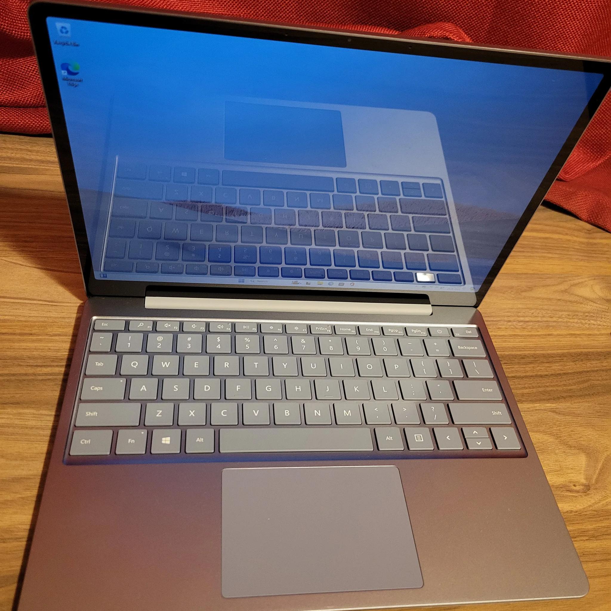 Microsoft Surface Laptop Go - intel i5 - 128gb - 12.4" Touch Screen