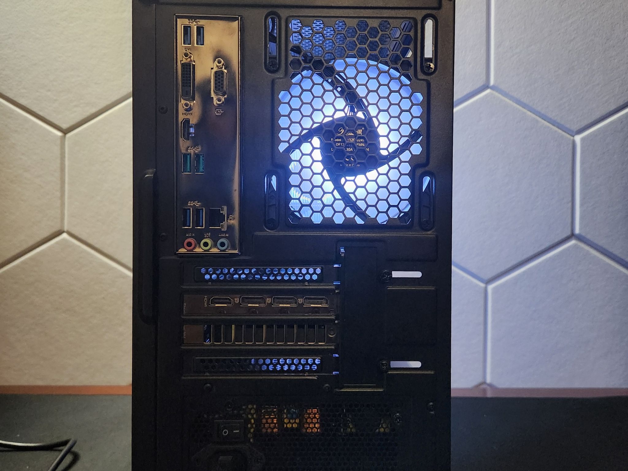 RTX 3060TI | Ryzen 7 3800X | 32GB DDR4 | 256GB SSD + 1TB HDD | WIFI+BT
